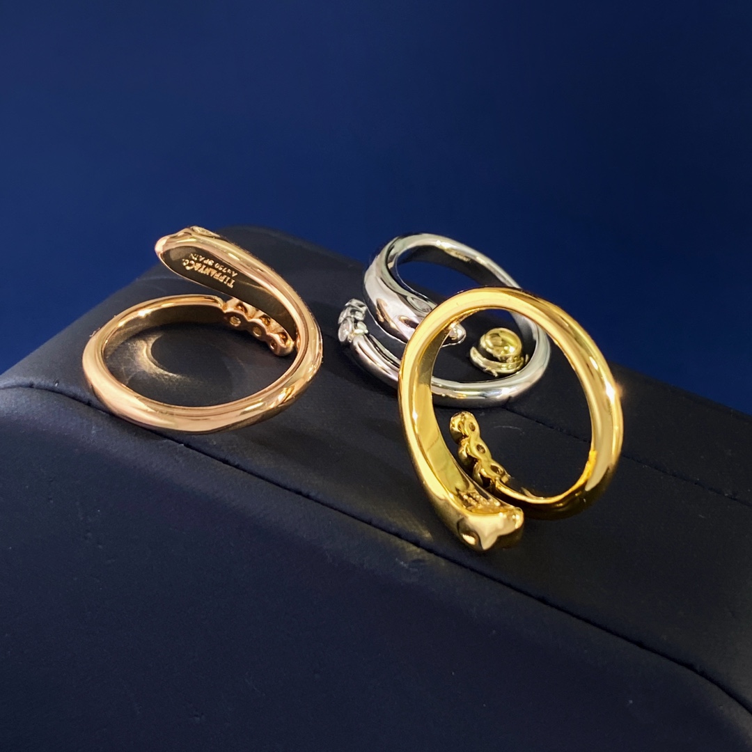 Tiffany & Co. Tiffany蒂芙尼TFN 新款潮流个性snake蛇形尾部镶三颗大小渐变圆钻开口戒指 黄铜材质 金银玫3个色 重约4