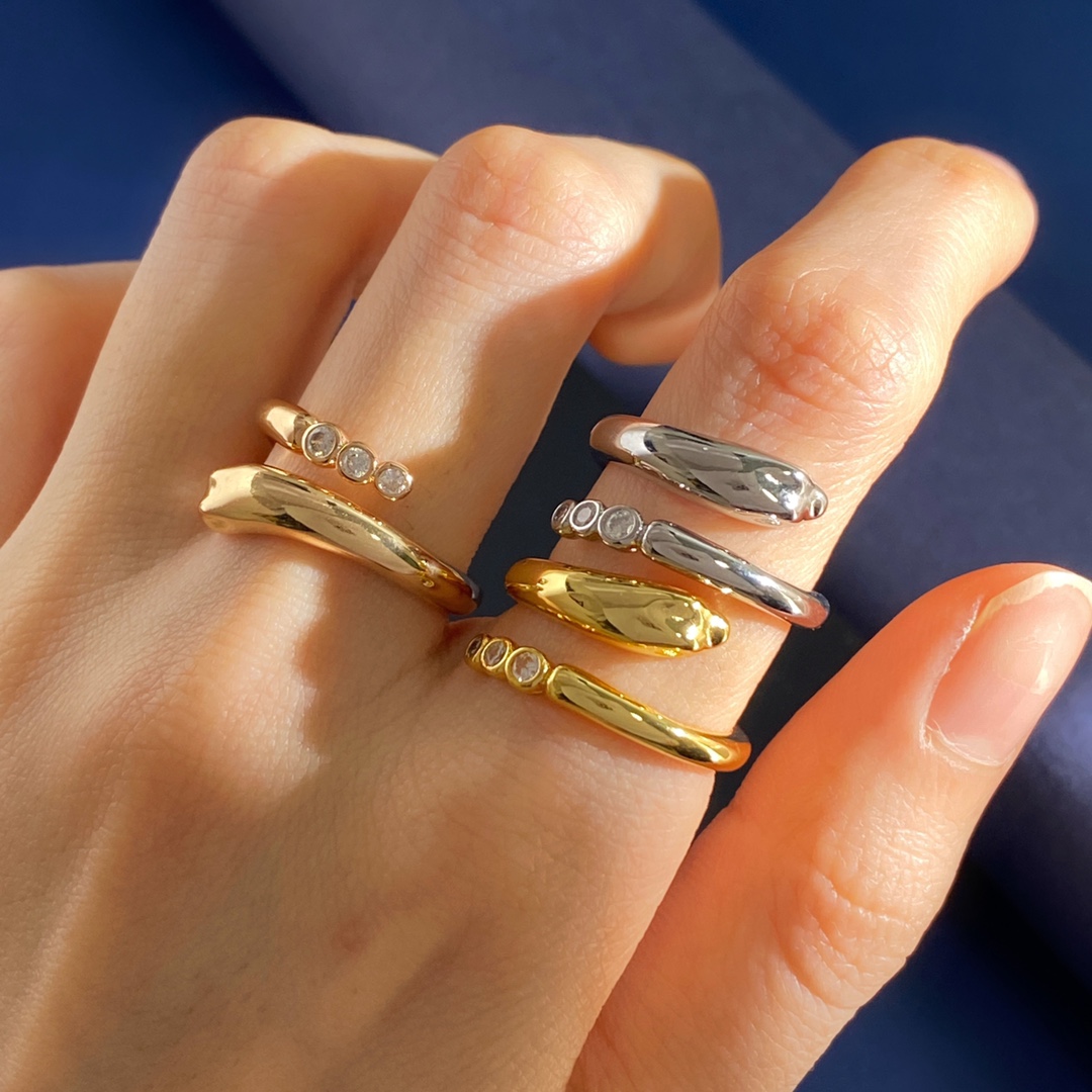 Tiffany & Co. Tiffany蒂芙尼TFN 新款潮流个性snake蛇形尾部镶三颗大小渐变圆钻开口戒指 黄铜材质 金银玫3个色 重约4