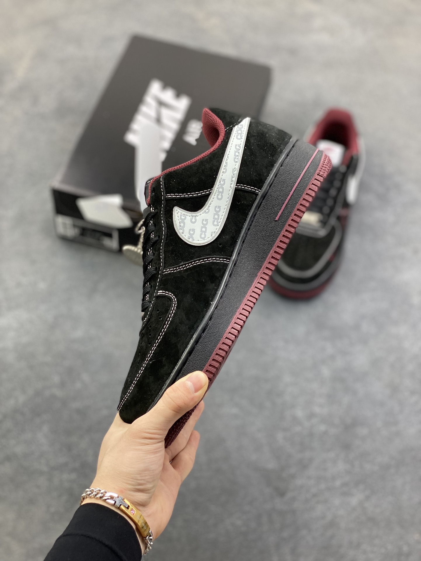 图片[3]-NIke Air Force 1 ‘07 Low “Supreme联名——黑红鬼脸”空军一号 低帮 运动鞋 休闲鞋 折边针车 工艺难度大 原楦头原纸板 原装鞋盒 定制五金配件 内置全掌气垫 原厂鞋底 货号：XZ6188-117 尺码：36 36.5 37.5 38 38.5 39 40 40.5 41 42 42.5 43 44 44.5 45-选品中心