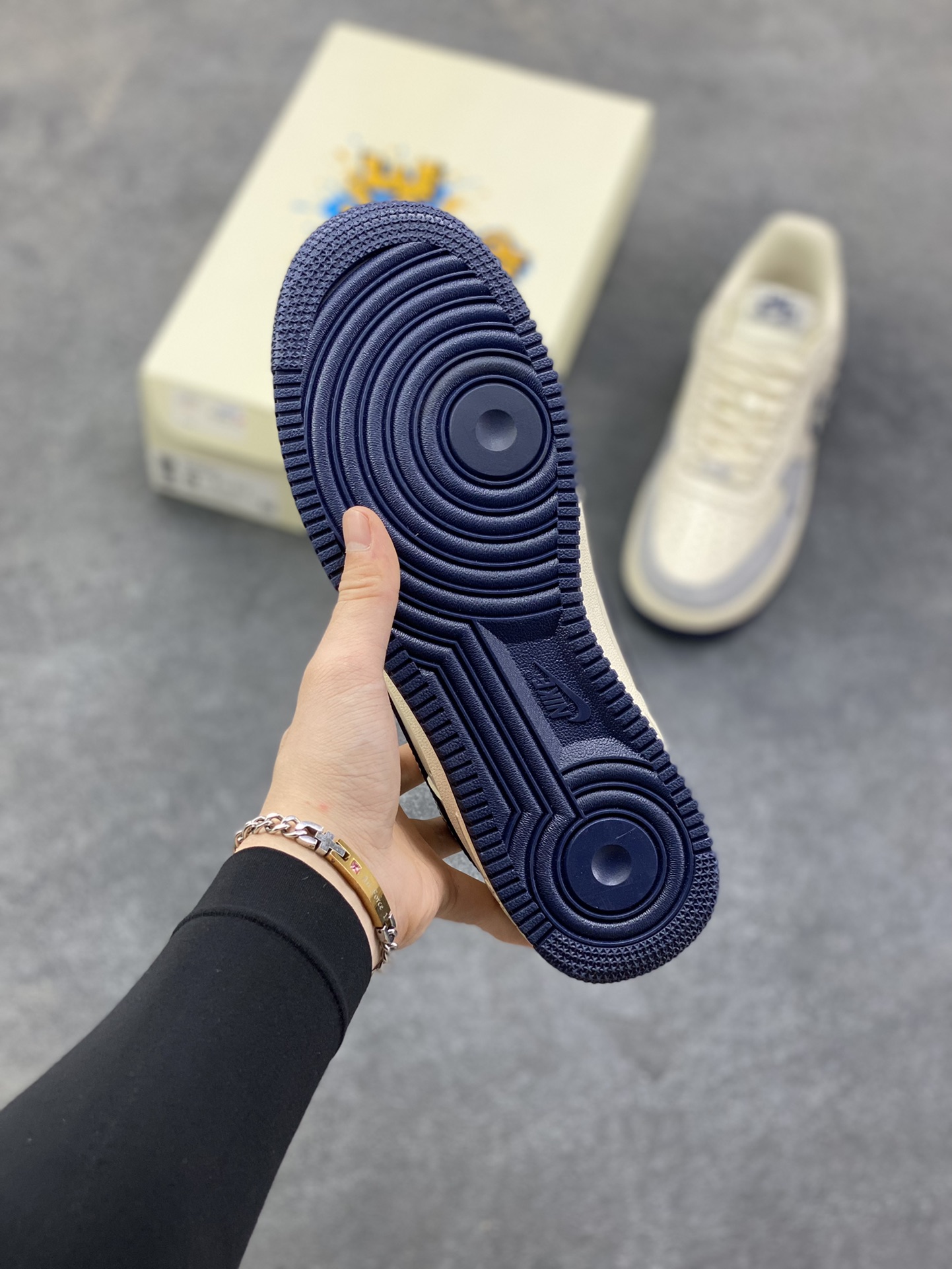 图片[5]-NIke Air Force 1 ‘07 Low 奶白蓝拼接 空军一号低帮 运动鞋 休闲鞋 折边针车 工艺难度大 原楦头原纸板 高端定制鞋盒 原厂鞋底 超高清洁度 细节完美 货号：NH0601-580 尺码：36 36.5 37.5 38 38.5 39 40 40.5 41 42 42.5 43 44 44.5 45-选品中心