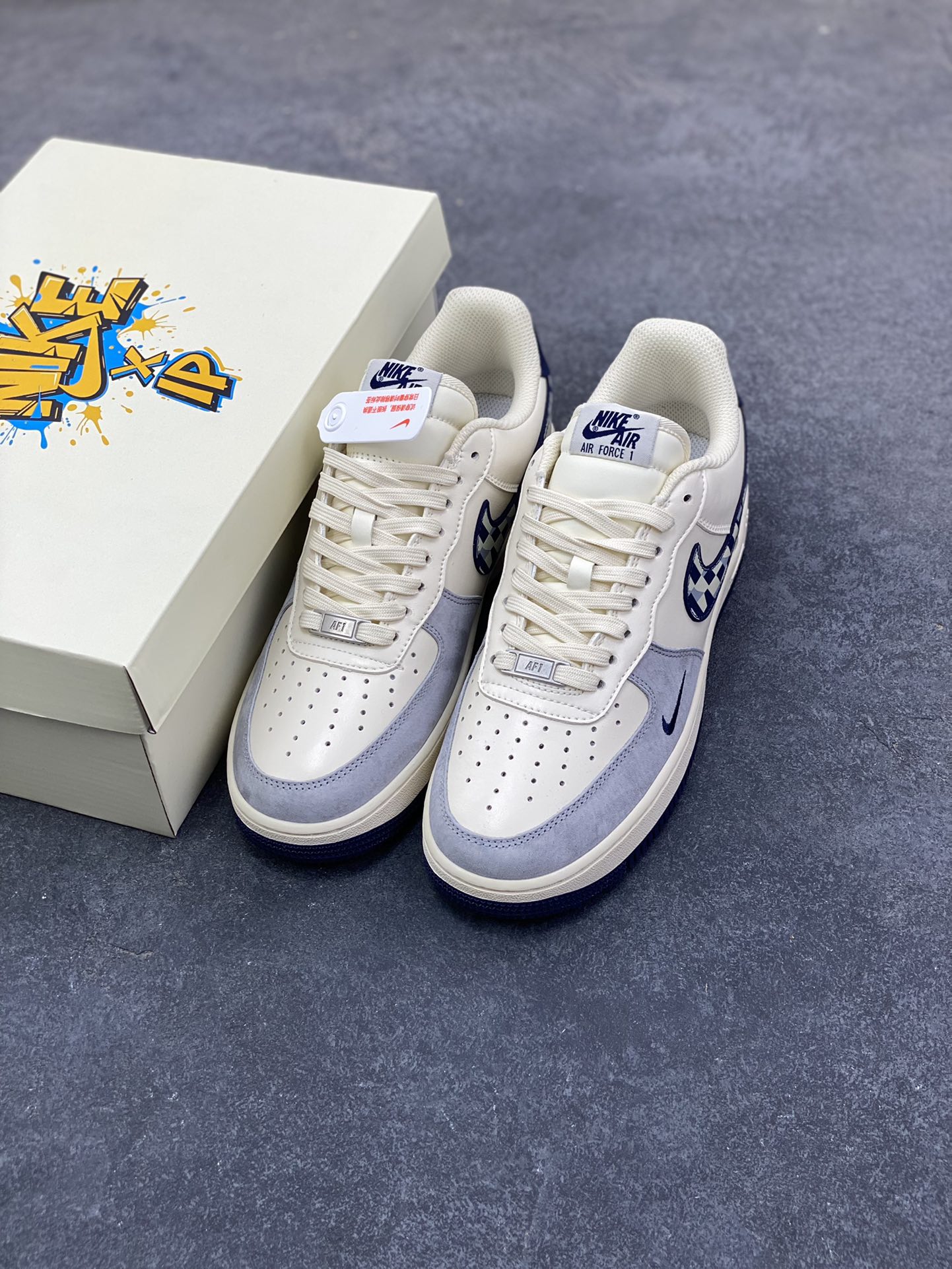 图片[8]-NIke Air Force 1 ‘07 Low 奶白蓝拼接 空军一号低帮 运动鞋 休闲鞋 折边针车 工艺难度大 原楦头原纸板 高端定制鞋盒 原厂鞋底 超高清洁度 细节完美 货号：NH0601-580 尺码：36 36.5 37.5 38 38.5 39 40 40.5 41 42 42.5 43 44 44.5 45-选品中心