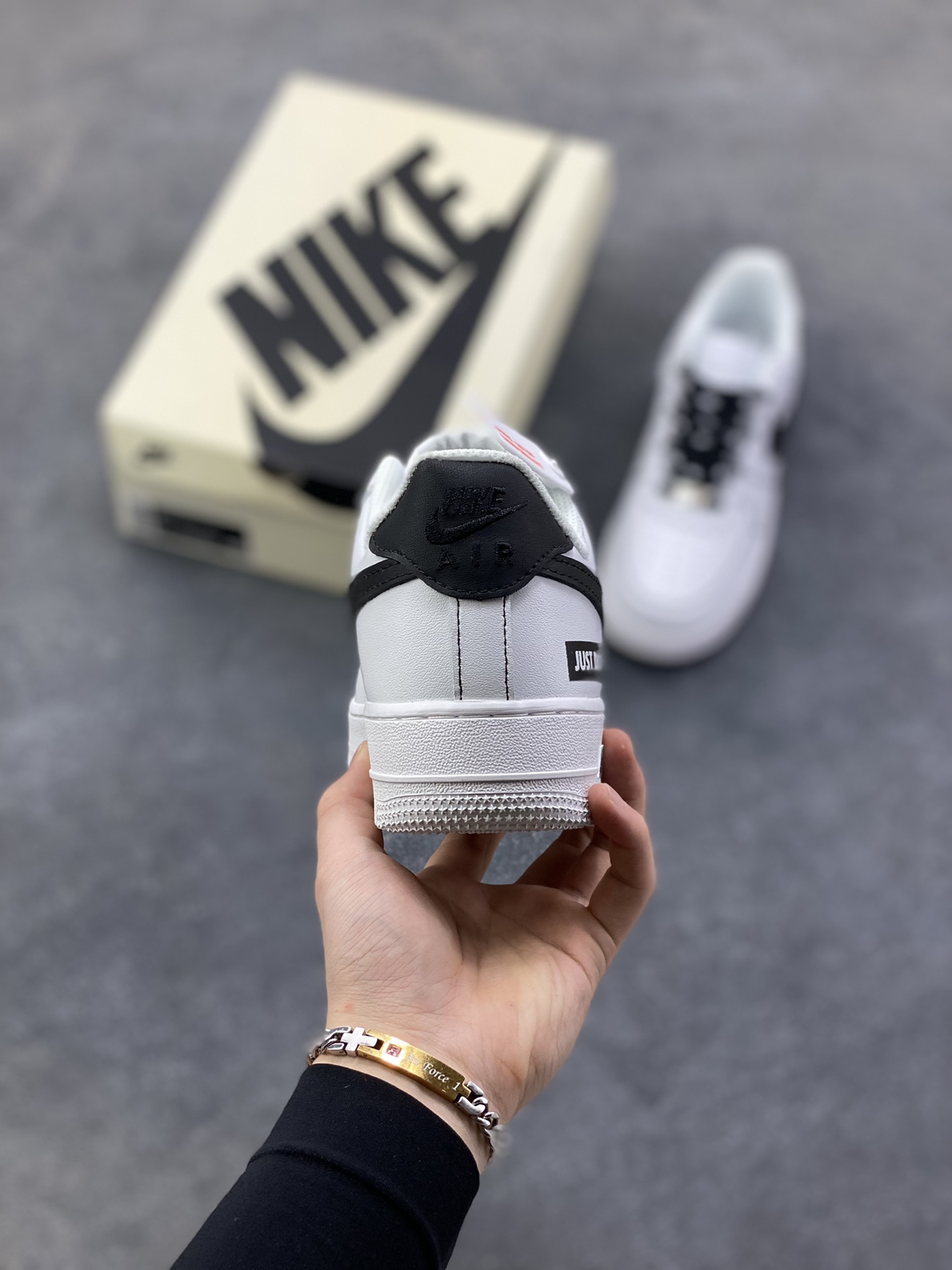 图片[4]-NIke Air Force 1 ‘07 Low 空军一号低帮 运动鞋 休闲鞋 折边针车 工艺难度大 原楦头原纸板 原装鞋盒 定制五金配件 内置全掌气垫 原厂鞋底 货号：CW2288-021 尺码：36 36.5 37.5 38 38.5 39 40 40.5 41 42 42.5 43 44 44.5 45-选品中心
