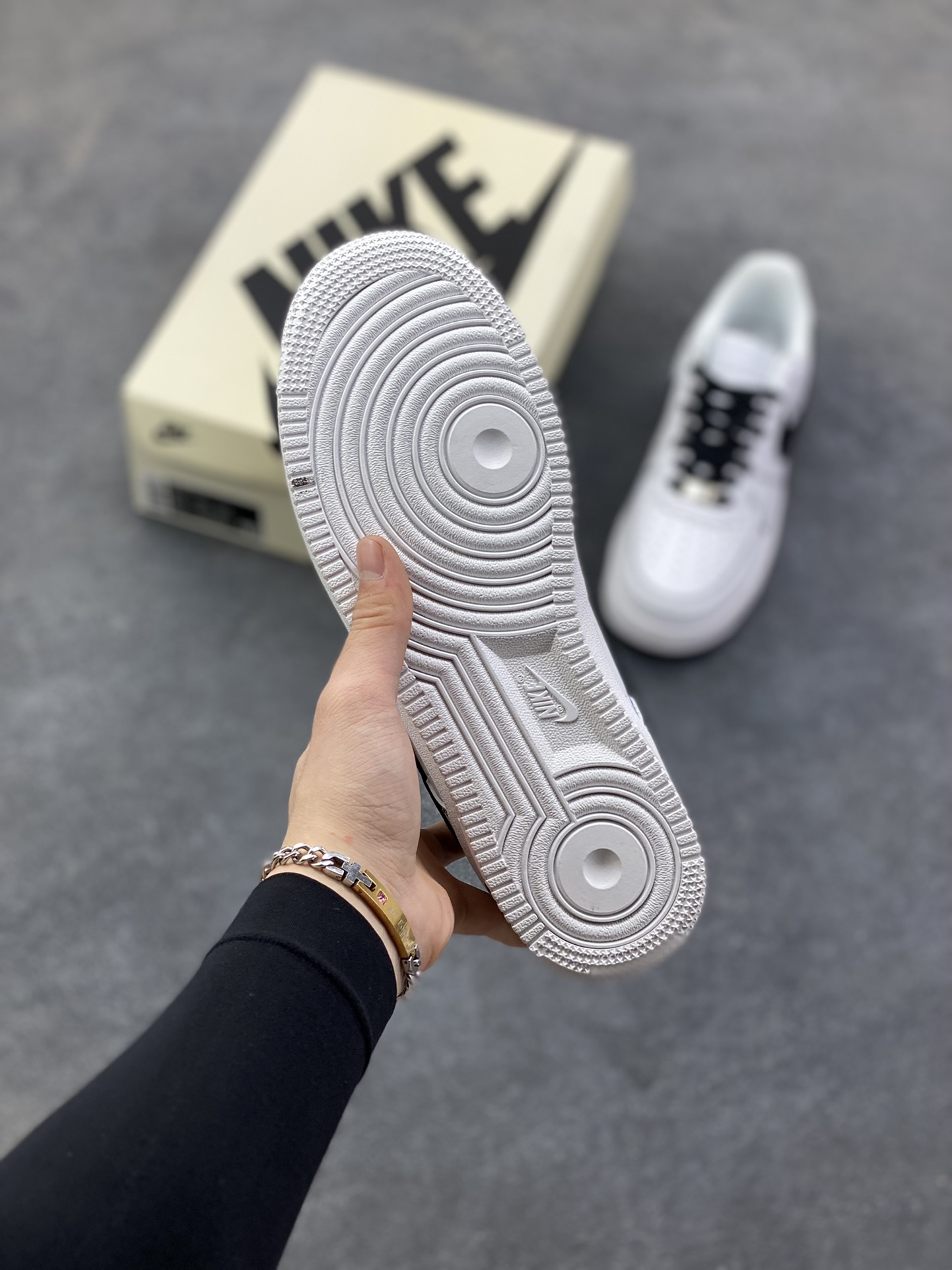 图片[5]-NIke Air Force 1 ‘07 Low 空军一号低帮 运动鞋 休闲鞋 折边针车 工艺难度大 原楦头原纸板 原装鞋盒 定制五金配件 内置全掌气垫 原厂鞋底 货号：CW2288-021 尺码：36 36.5 37.5 38 38.5 39 40 40.5 41 42 42.5 43 44 44.5 45-选品中心