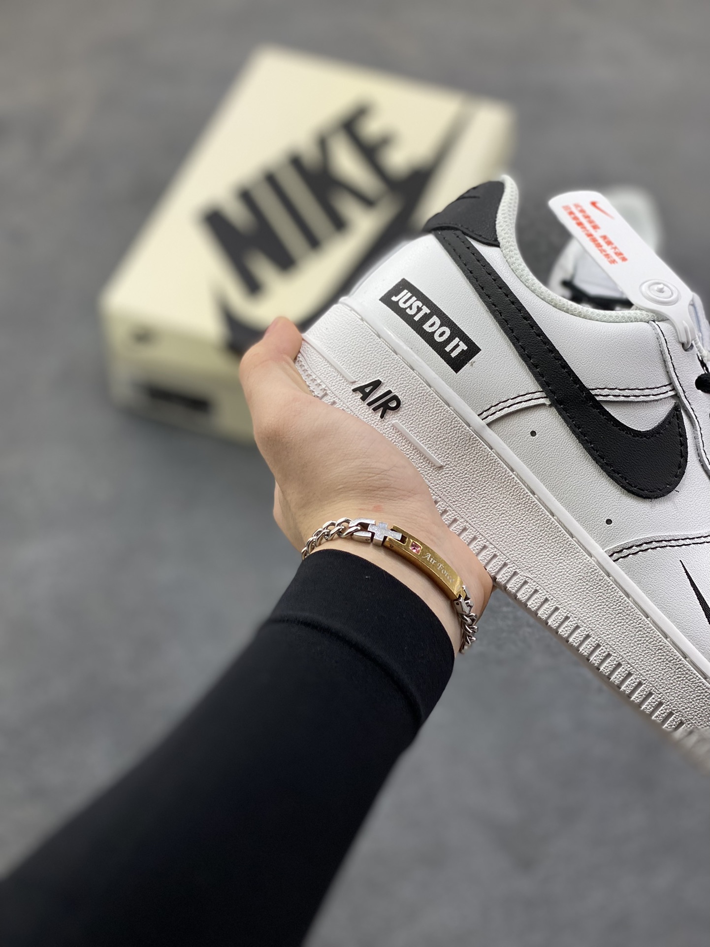 图片[6]-NIke Air Force 1 ‘07 Low 空军一号低帮 运动鞋 休闲鞋 折边针车 工艺难度大 原楦头原纸板 原装鞋盒 定制五金配件 内置全掌气垫 原厂鞋底 货号：CW2288-021 尺码：36 36.5 37.5 38 38.5 39 40 40.5 41 42 42.5 43 44 44.5 45-选品中心