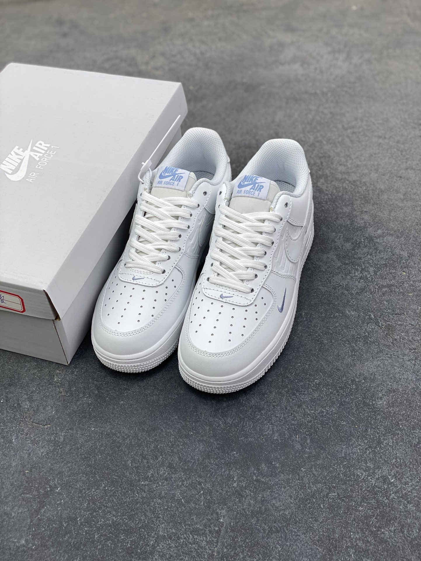 图片[8]-NIke Air Force 1 ‘07 Low 空军一号低帮 运动鞋 休闲鞋 折边针车 工艺难度大 原楦头原纸板 原装鞋盒 定制五金配件 内置全掌气垫 原厂鞋底 货号：IH4475-100 尺码：36 36.5 37.5 38 38.5 39 40 40.5 41 42 42.5 43 44 44.5 45-选品中心