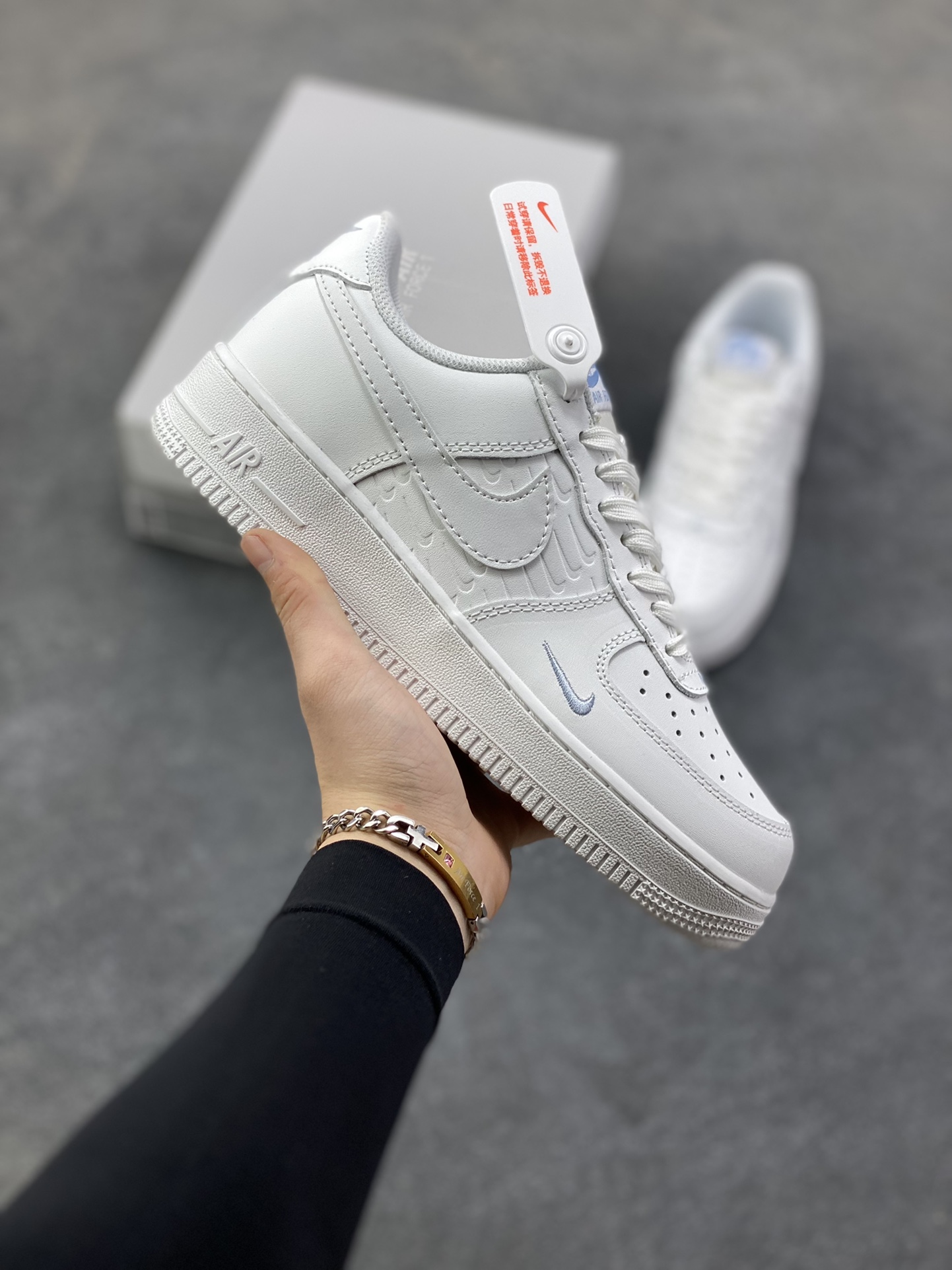 NIke Air Force 1 ‘07 Low 空军一号低帮 运动鞋 休闲鞋 折边针车 工艺难度大 原楦头原纸板 原装鞋盒 定制五金配件 内置全掌气垫 原厂鞋底 货号：IH4475-100 尺码：36 36.5 37.5 38 38.5 39 40 40.5 41 42 42.5 43 44 44.5 45-选品中心