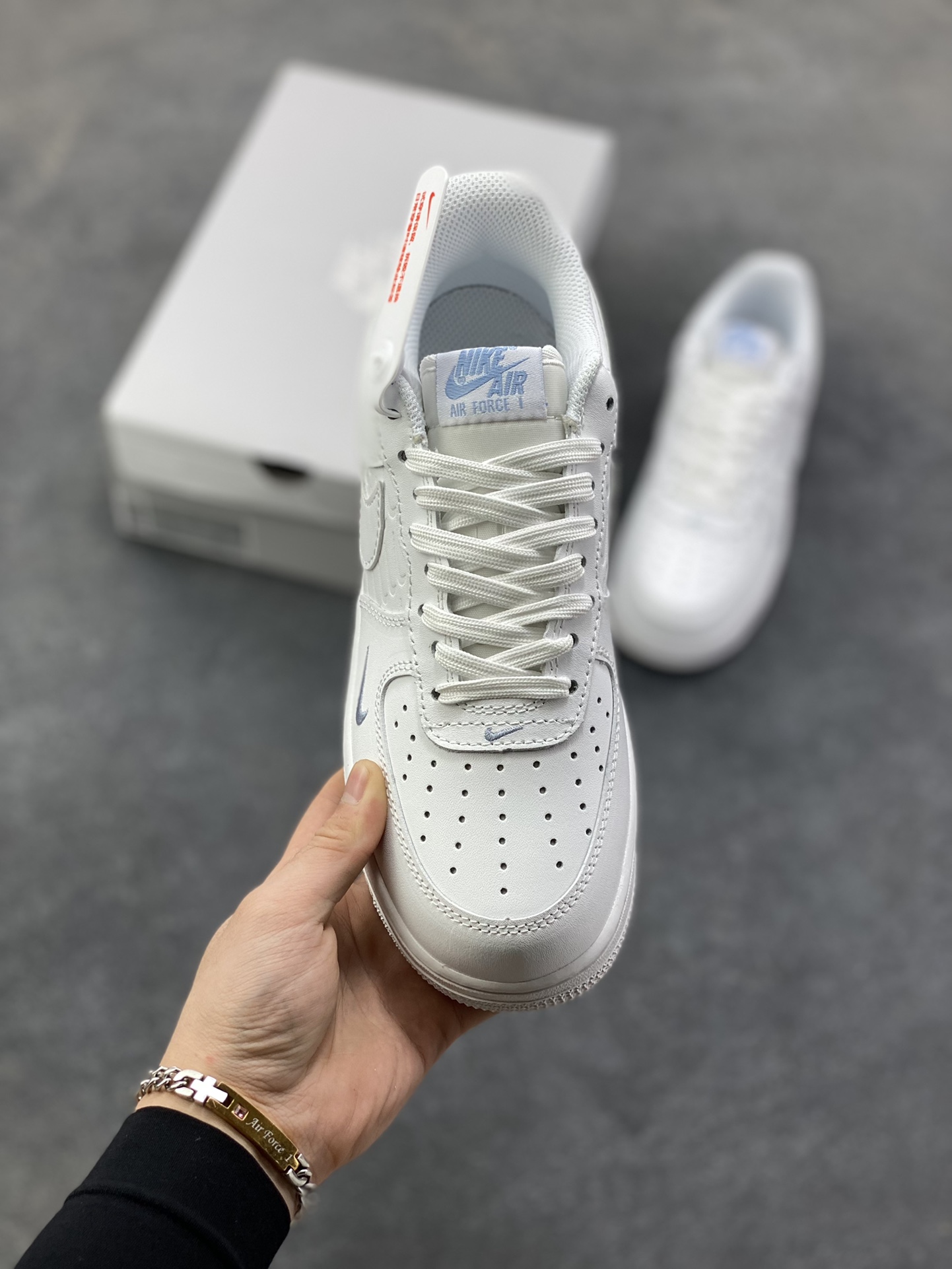图片[2]-NIke Air Force 1 ‘07 Low 空军一号低帮 运动鞋 休闲鞋 折边针车 工艺难度大 原楦头原纸板 原装鞋盒 定制五金配件 内置全掌气垫 原厂鞋底 货号：IH4475-100 尺码：36 36.5 37.5 38 38.5 39 40 40.5 41 42 42.5 43 44 44.5 45-选品中心