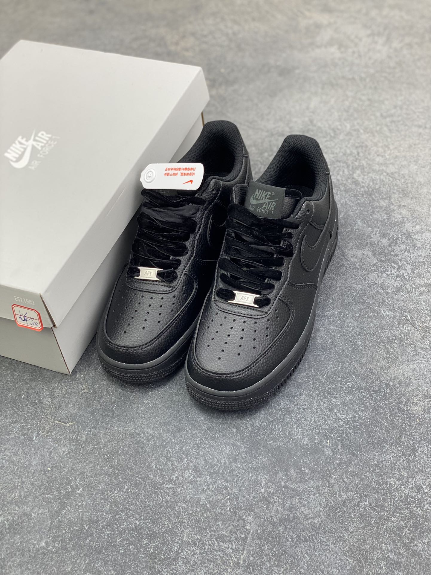 图片[8]-NIke Air Force 1 ‘07 Low 空军一号低帮 运动鞋 休闲鞋 折边针车 工艺难度大 原楦头原纸板 原装鞋盒 定制五金配件 内置全掌气垫 原厂鞋底 货号：IM6001-475 尺码：36 36.5 37.5 38 38.5 39 40 40.5 41 42 42.5 43 44 44.5 45-选品中心