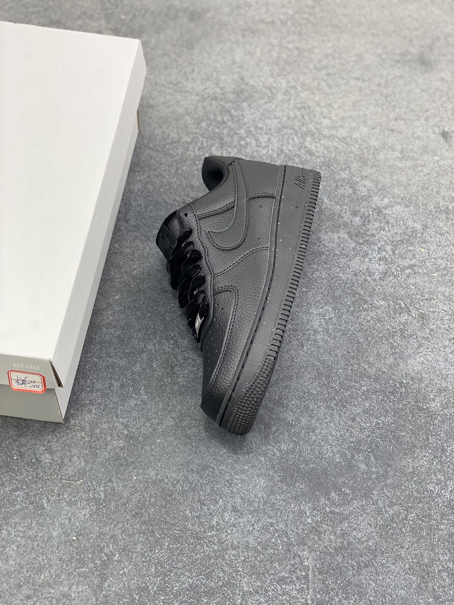 图片[7]-NIke Air Force 1 ‘07 Low 空军一号低帮 运动鞋 休闲鞋 折边针车 工艺难度大 原楦头原纸板 原装鞋盒 定制五金配件 内置全掌气垫 原厂鞋底 货号：IM6001-475 尺码：36 36.5 37.5 38 38.5 39 40 40.5 41 42 42.5 43 44 44.5 45-选品中心