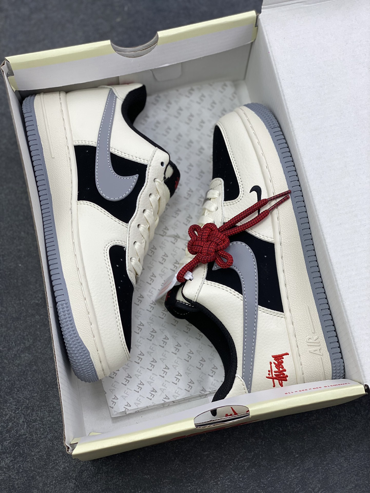 图片[9]-NIke Air Force 1 ‘07 Low “斯图西联名——米黑灰底”空军一号 低帮 运动鞋 休闲鞋 折边针车 工艺难度大 原楦头原纸板 原装鞋盒 定制五金配件 内置全掌气垫 原厂鞋底 货号：XZ6188-766 尺码：36 36.5 37.5 38 38.5 39 40 40.5 41 42 42.5 43 44 44.5 45-选品中心