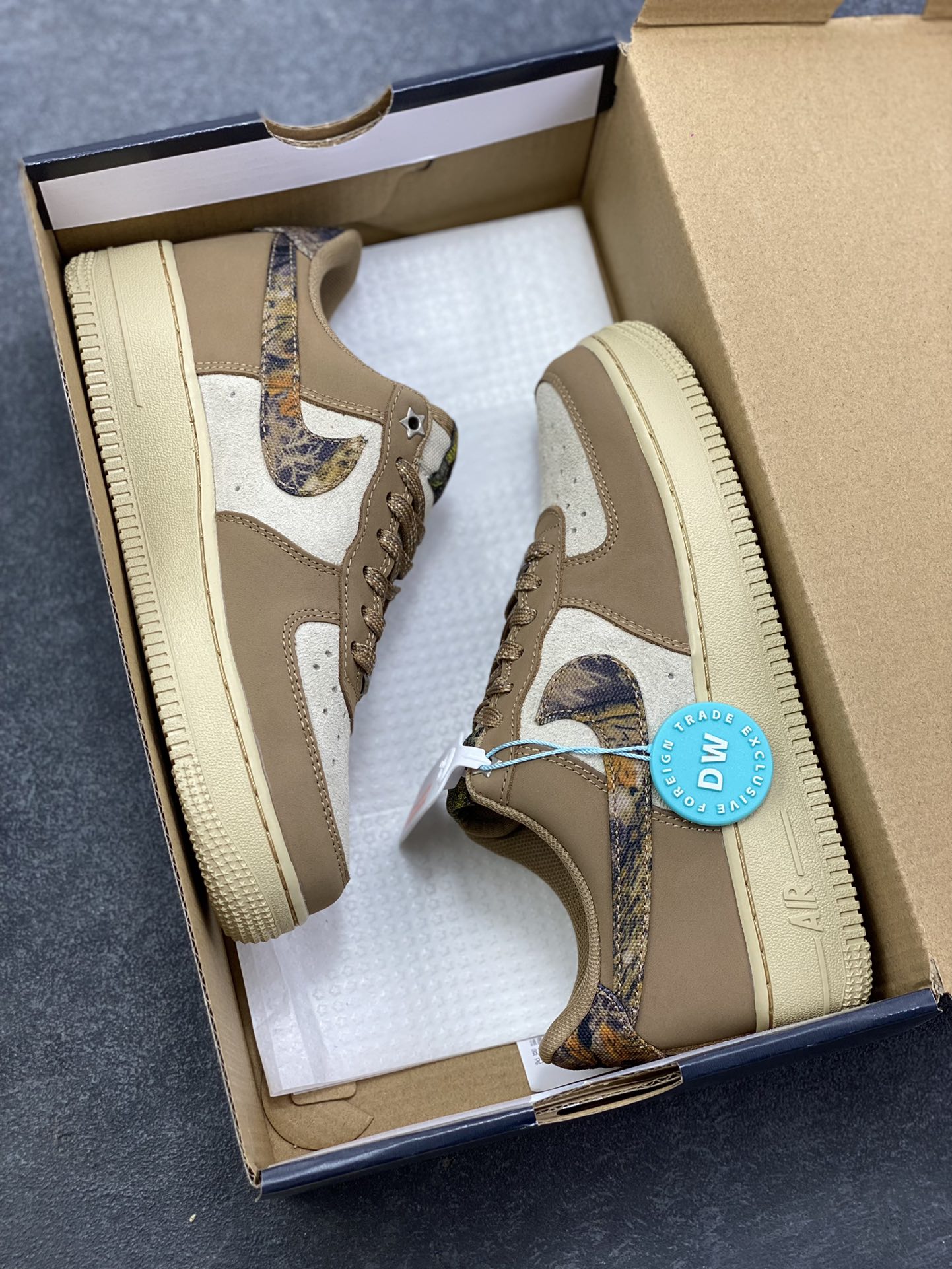 图片[9]-NIke Air Force 1 ‘07 Low 空军一号低帮 运动鞋 休闲鞋 折边针车 工艺难度大 原楦头原纸板 原装鞋盒 定制五金配件 内置全掌气垫 原厂鞋底 货号：IO9803-200 尺码：36 36.5 37.5 38 38.5 39 40 40.5 41 42 42.5 43 44 44.5 45-选品中心