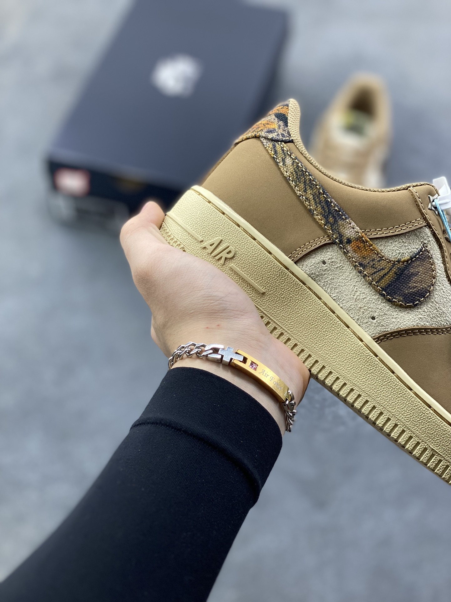 图片[6]-NIke Air Force 1 ‘07 Low 空军一号低帮 运动鞋 休闲鞋 折边针车 工艺难度大 原楦头原纸板 原装鞋盒 定制五金配件 内置全掌气垫 原厂鞋底 货号：IO9803-200 尺码：36 36.5 37.5 38 38.5 39 40 40.5 41 42 42.5 43 44 44.5 45-选品中心