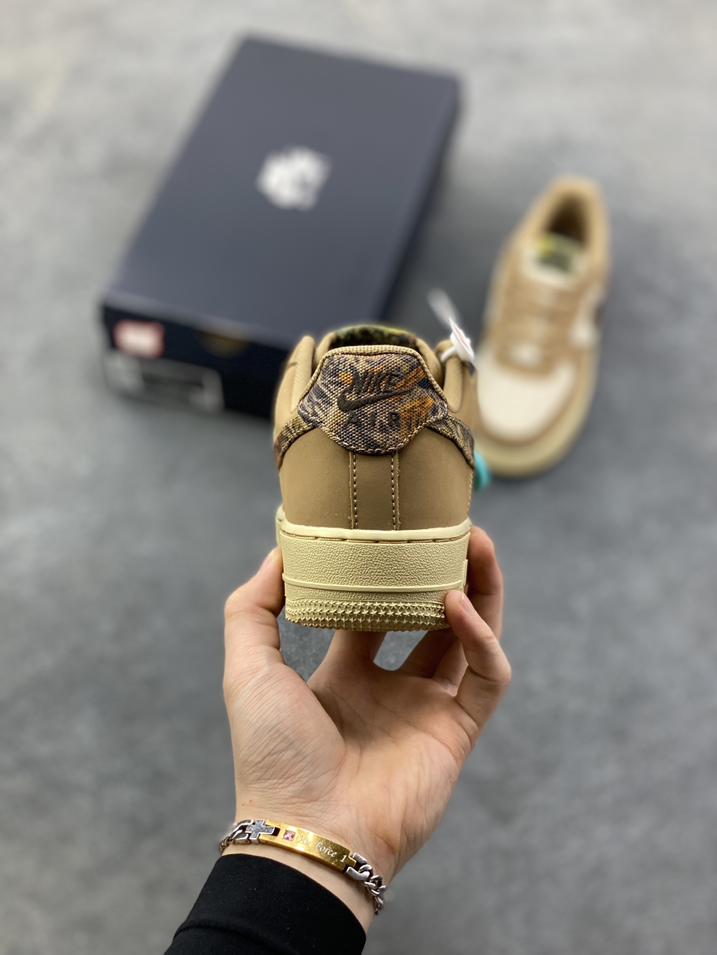 图片[4]-NIke Air Force 1 ‘07 Low 空军一号低帮 运动鞋 休闲鞋 折边针车 工艺难度大 原楦头原纸板 原装鞋盒 定制五金配件 内置全掌气垫 原厂鞋底 货号：IO9803-200 尺码：36 36.5 37.5 38 38.5 39 40 40.5 41 42 42.5 43 44 44.5 45-选品中心