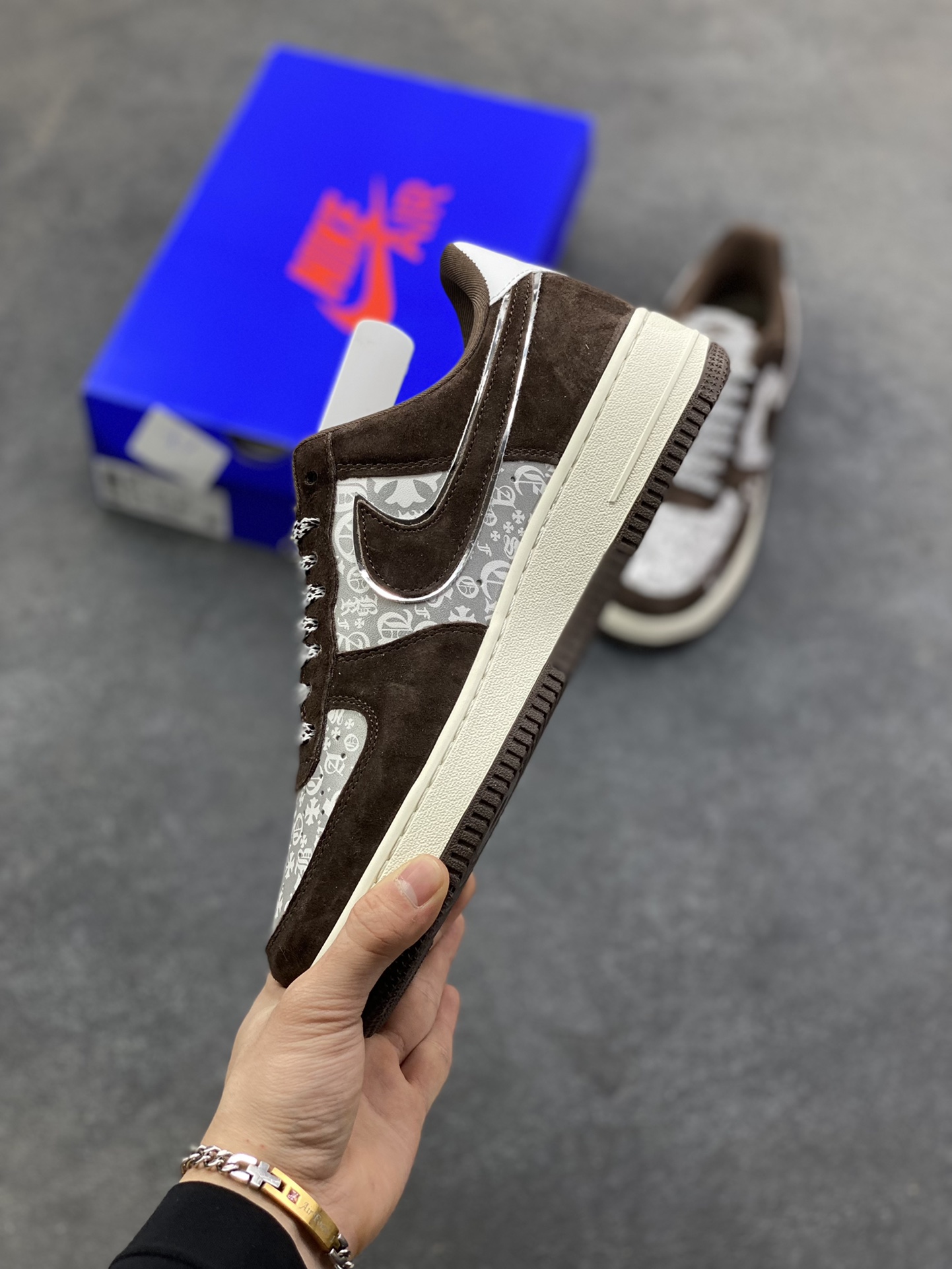 图片[3]-NIke Air Force 1 ‘07 Low “克罗心联名——浅栗翻毛”空军一号 低帮 运动鞋 休闲鞋 折边针车 工艺难度大 原楦头原纸板 原装鞋盒 定制五金配件 内置全掌气垫 原厂鞋底 货号：SY1388-010 尺码：36 36.5 37.5 38 38.5 39 40 40.5 41 42 42.5 43 44 44.5 45-选品中心