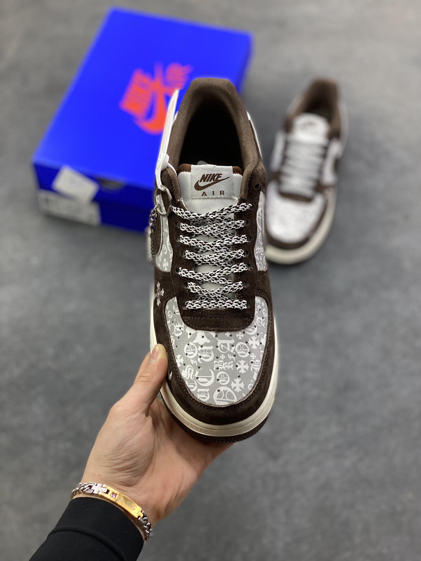 图片[2]-NIke Air Force 1 ‘07 Low “克罗心联名——浅栗翻毛”空军一号 低帮 运动鞋 休闲鞋 折边针车 工艺难度大 原楦头原纸板 原装鞋盒 定制五金配件 内置全掌气垫 原厂鞋底 货号：SY1388-010 尺码：36 36.5 37.5 38 38.5 39 40 40.5 41 42 42.5 43 44 44.5 45-选品中心