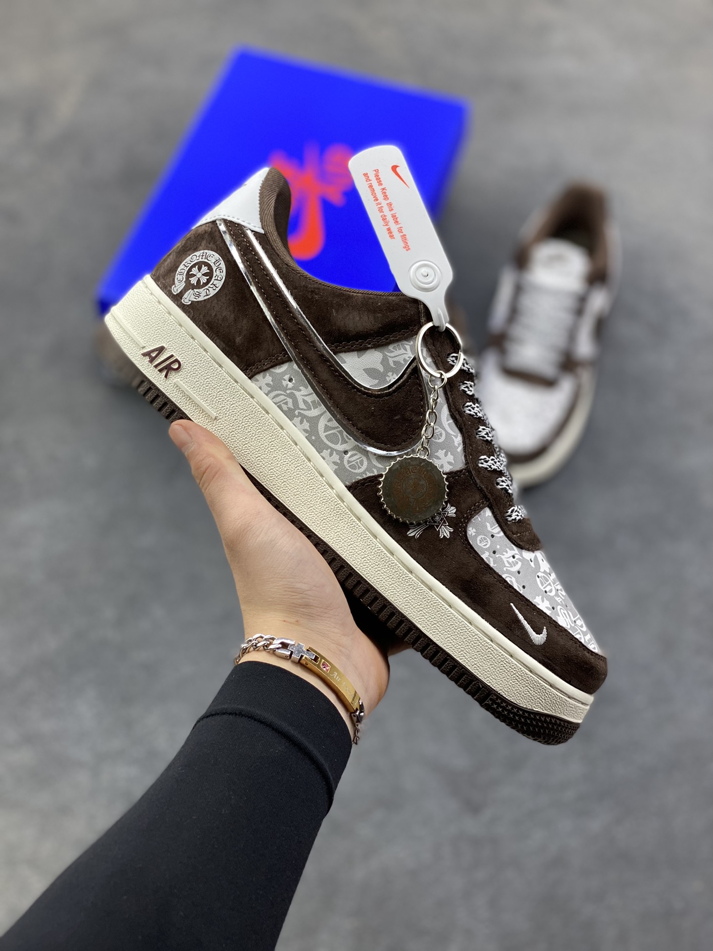 NIke Air Force 1 ‘07 Low “克罗心联名——浅栗翻毛”空军一号 低帮 运动鞋 休闲鞋 折边针车 工艺难度大 原楦头原纸板 原装鞋盒 定制五金配件 内置全掌气垫 原厂鞋底 货号：SY1388-010 尺码：36 36.5 37.5 38 38.5 39 40 40.5 41 42 42.5 43 44 44.5 45-选品中心