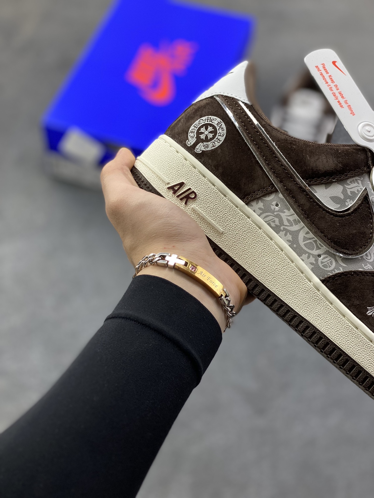 图片[6]-NIke Air Force 1 ‘07 Low “克罗心联名——浅栗翻毛”空军一号 低帮 运动鞋 休闲鞋 折边针车 工艺难度大 原楦头原纸板 原装鞋盒 定制五金配件 内置全掌气垫 原厂鞋底 货号：SY1388-010 尺码：36 36.5 37.5 38 38.5 39 40 40.5 41 42 42.5 43 44 44.5 45-选品中心