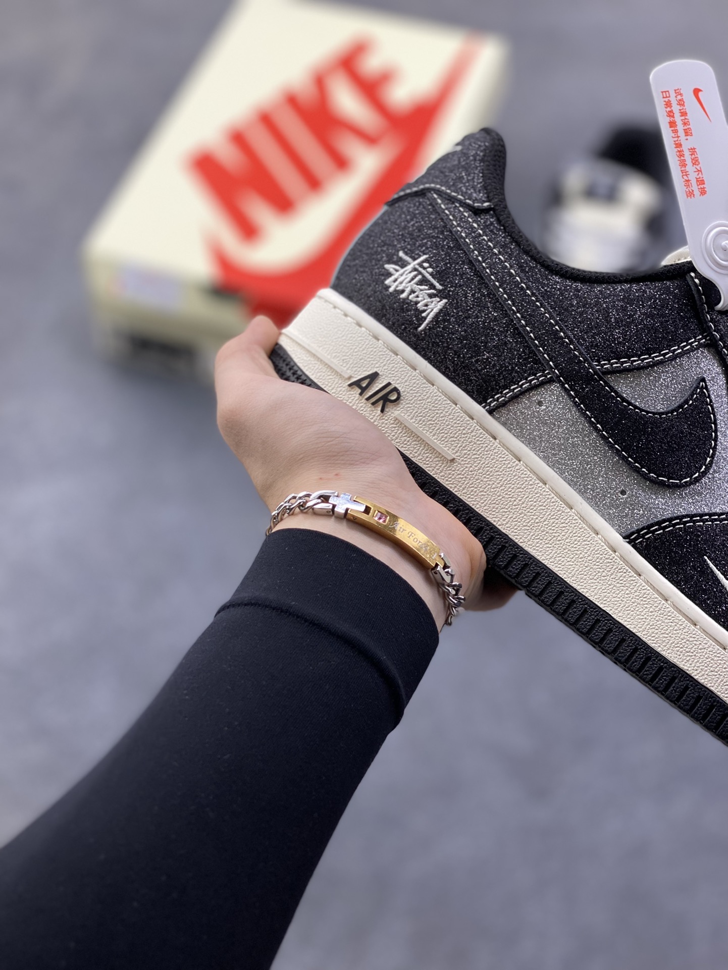 图片[6]-NIke Air Force 1 ‘07 Low “斯图西联名—满天星”空军一号 低帮 运动鞋 休闲鞋 折边针车 工艺难度大 原楦头原纸板 原装鞋盒 定制五金配件 内置全掌气垫 原厂鞋底 货号：XZ1968-518 尺码：36 36.5 37.5 38 38.5 39 40 40.5 41 42 42.5 43 44 44.5 45-选品中心