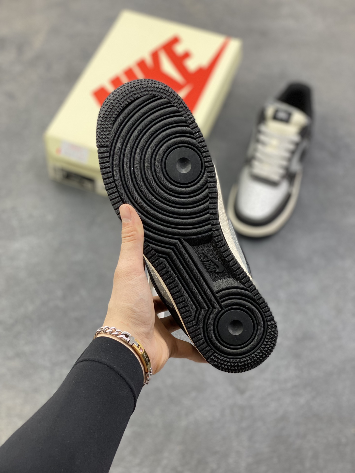 图片[5]-NIke Air Force 1 ‘07 Low “斯图西联名—满天星”空军一号 低帮 运动鞋 休闲鞋 折边针车 工艺难度大 原楦头原纸板 原装鞋盒 定制五金配件 内置全掌气垫 原厂鞋底 货号：XZ1968-518 尺码：36 36.5 37.5 38 38.5 39 40 40.5 41 42 42.5 43 44 44.5 45-选品中心