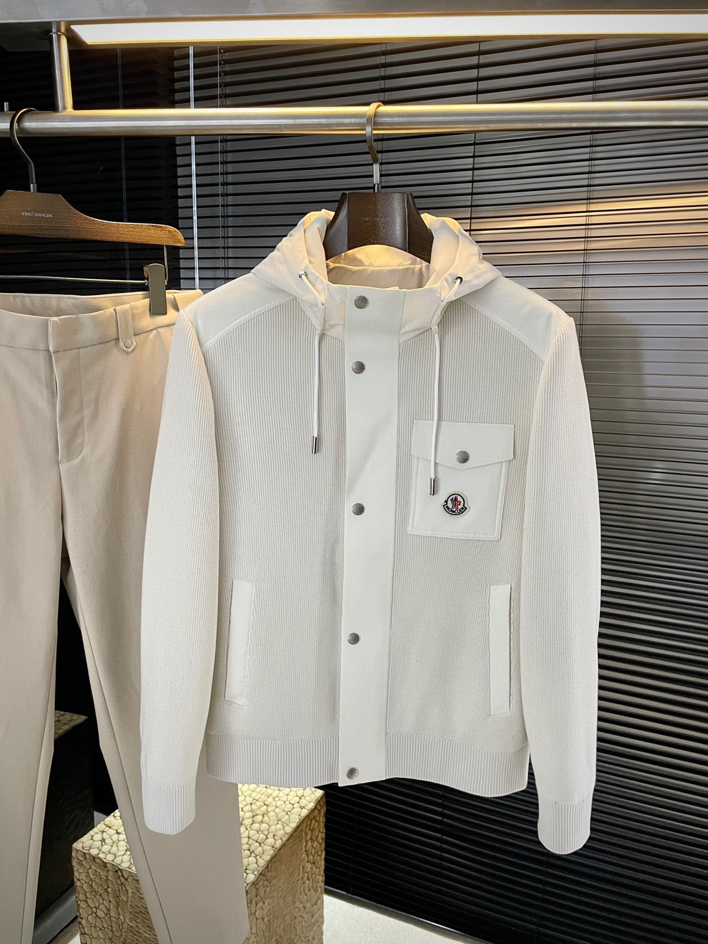 NO:626500,P Monch foreign trade export orders!  The latest down jacket is extremely cold-proof, simple and comfortable commuter down, customized with the highest quality 90 white duck down viscose fabric, extremely fluffy, full of filling, light and not weighing down, fashionable and simple, very suitable for sweaters and sweaters, original fabric, warm and stylish purchase level - recommended to keep for yourself!  Size 48-56,,Moncler,hoodie,sweatshirts,jackets & coats,sweaters,down jacket,alexander wang19860909P  Monch（蒙口）外贸出口订单！最新羽绒外套 极度防寒 简洁舒适的通勤羽绒,定制最高等90白鸭绒粘纤面料、蓬松度极好,填充物饱满,轻便不压身,时尚简约,内搭卫衣、毛衣都非常合适,原版面料,保暖有型代购级别-推荐自留款！尺码 48-56,,Moncler,hoodie,sweatshirts,jackets & coats,sweaters,down jacket,alexander wang,Men's clothing