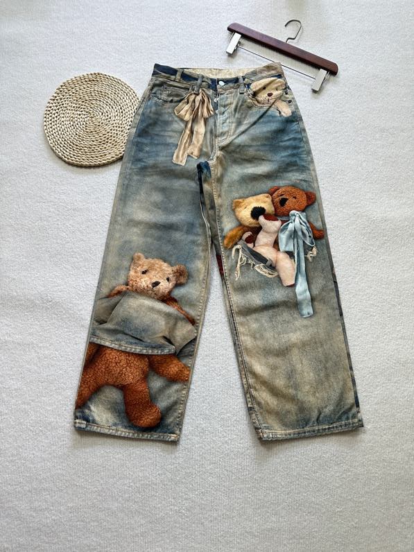 NO:658307,Acnestudios 25 new autumn and winter style American retro distressed straight denim trousers, cartoon style 3D printed teddy bear bow print, casual loose fit, code number 26-27-28-29,,acne studios,dior,alexander wang19860909Acnestudios 25秋冬新款 美式复古做旧直筒牛仔长裤,卡通风3D打印泰迪小熊蝴蝶结印花 休闲宽松版型 码数26-27-28-29,,acne studios,dior,alexander wang,Women's clothing