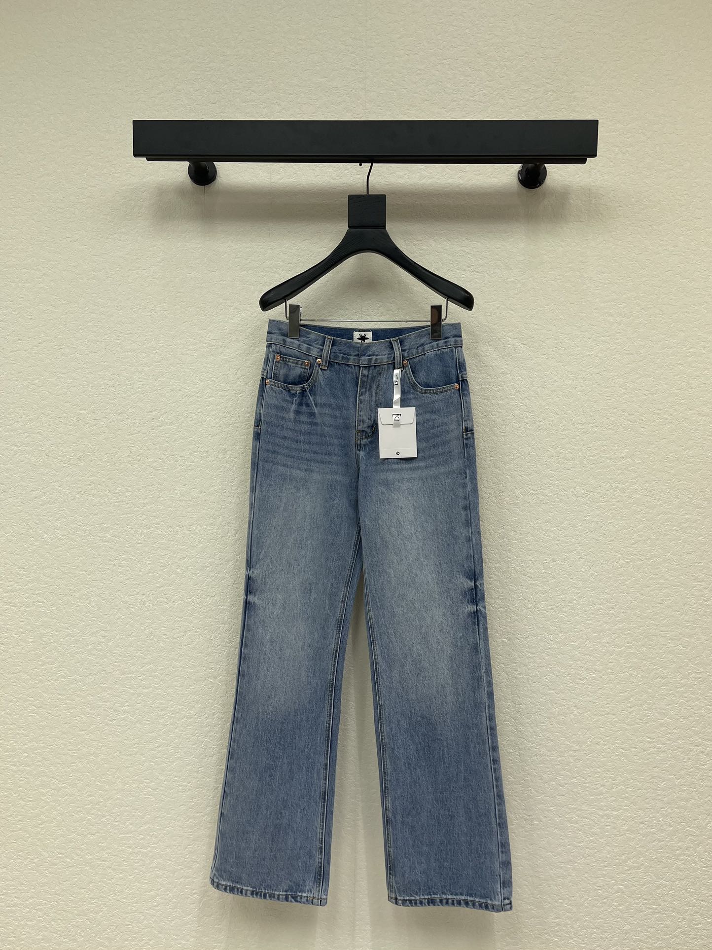 NO:649728,Dio* classic jeans with all-over presbyopia print, classic blue washed fabric, loose straight fit, long legs, all-over presbyopia print on the inside, tuckable lace, perfect details, customized GW same style leather brand, comfortable fabric, exquisite workmanship, can be worn in spring, summer, autumn and winter, versatile and not picky SML,, dior,jeans,alexander wang19860909Dio*经典老花满印牛仔裤 经典蓝色水洗面料 宽松直筒版型 显腿长 内满印老花 可翻花边 细节满分 定制GW同款皮牌 面料舒服 做工精致 春夏秋冬都能穿 百搭不挑人 SML,,dior,jeans,alexander wang,Women's clothing