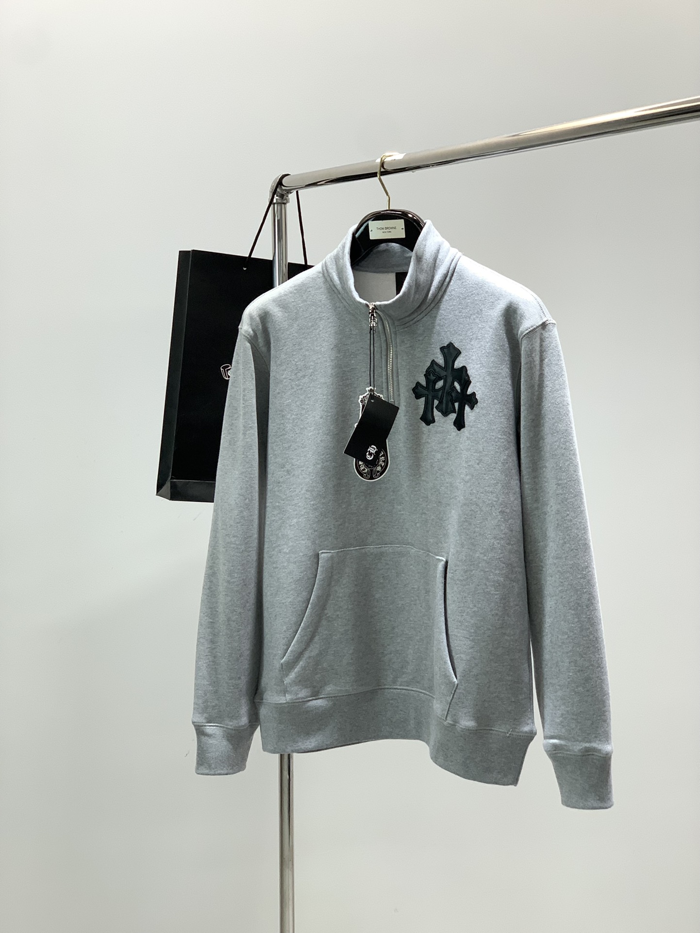 NO:626588,, Chrome Hearts, 2025 winter new product, available at counters simultaneously, original goods, fashionable casual velvet sweatshirt, using original imported fabrics, top embroidery crafts letter pattern logo, original hardware accessories decoration, unique design, counter selling, fashionable and handsome upper body, 2 colors recommended, size S-XL size, dress length, bust, feet, sleeve length S69575161 M71595962 73616163  XL75636364,,chrome hearts,chrome hearts,hoodie,sweatshirts,alexander wang19860909,Chrome Hearts 克罗心,2025冬季新品,专柜同步有售,原单狠货,时尚休闲绒卫衣,采用进口原版面料,顶级刺绣工艺字母图案logo,原版五金辅料装饰,独特设计,专柜卖相,上身时尚帅气,2色推荐,码数S-XL 码数衣长胸围脚围袖长 S69575161 M71595962 73616163 XL75636364,,chrome hearts,chrome hearts,hoodie,sweatshirts,alexander wang,Men's clothing