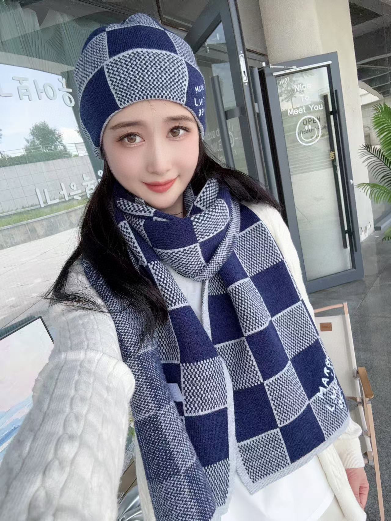 配原版防尘袋🆕🆕🆕路易威登LouisVuitton官网新品羊毛羊绒套装系列🌟帽子+围巾,官网同步,(男女同款)品质高大上,原版面料非常高端、休闲百搭、简约又不失大气的款式,不容错过哦!