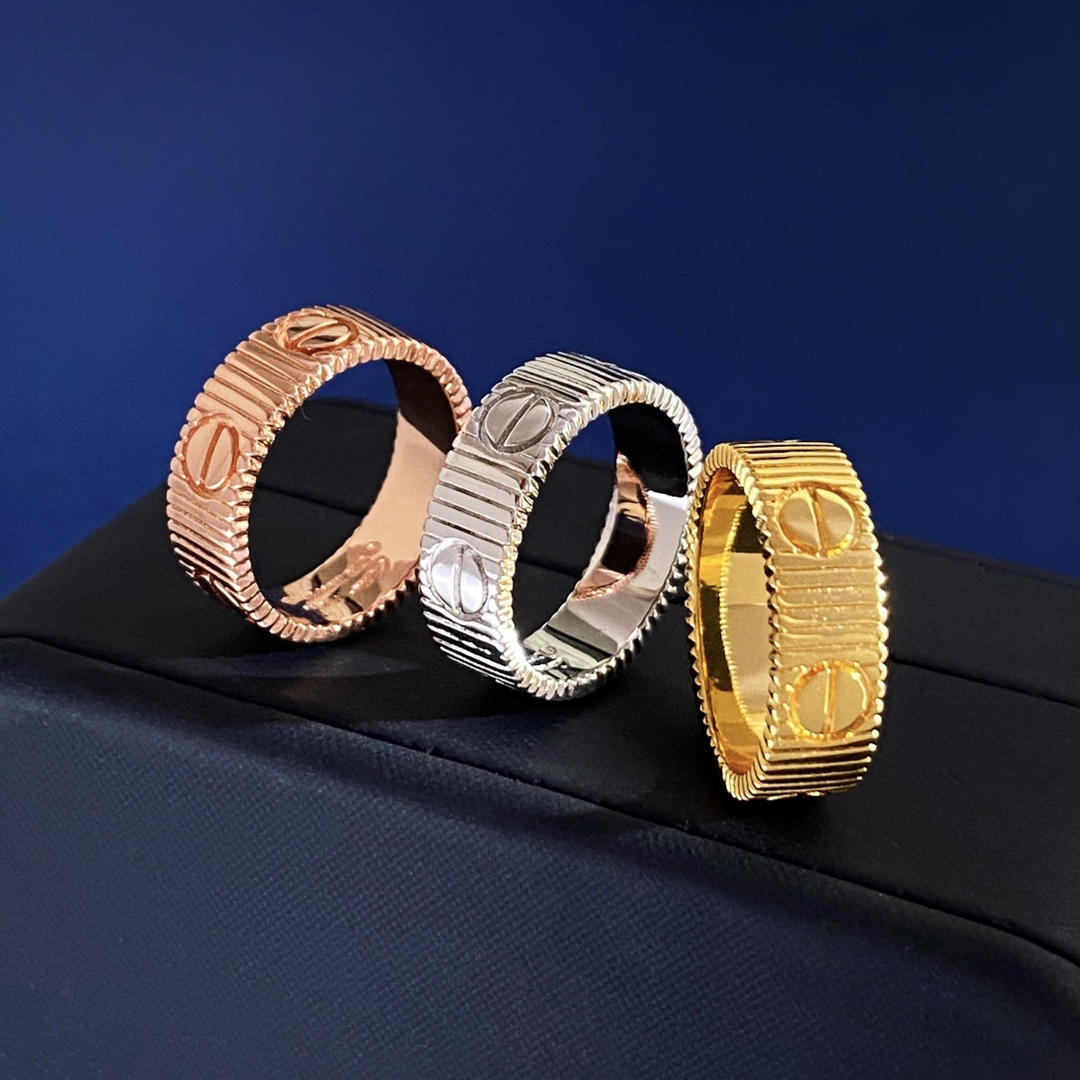 Cartier 卡地亚Cartier LOVE螺丝钉印金属光面戒指 黄铜材料 金银玫3个色 6789码 重约4