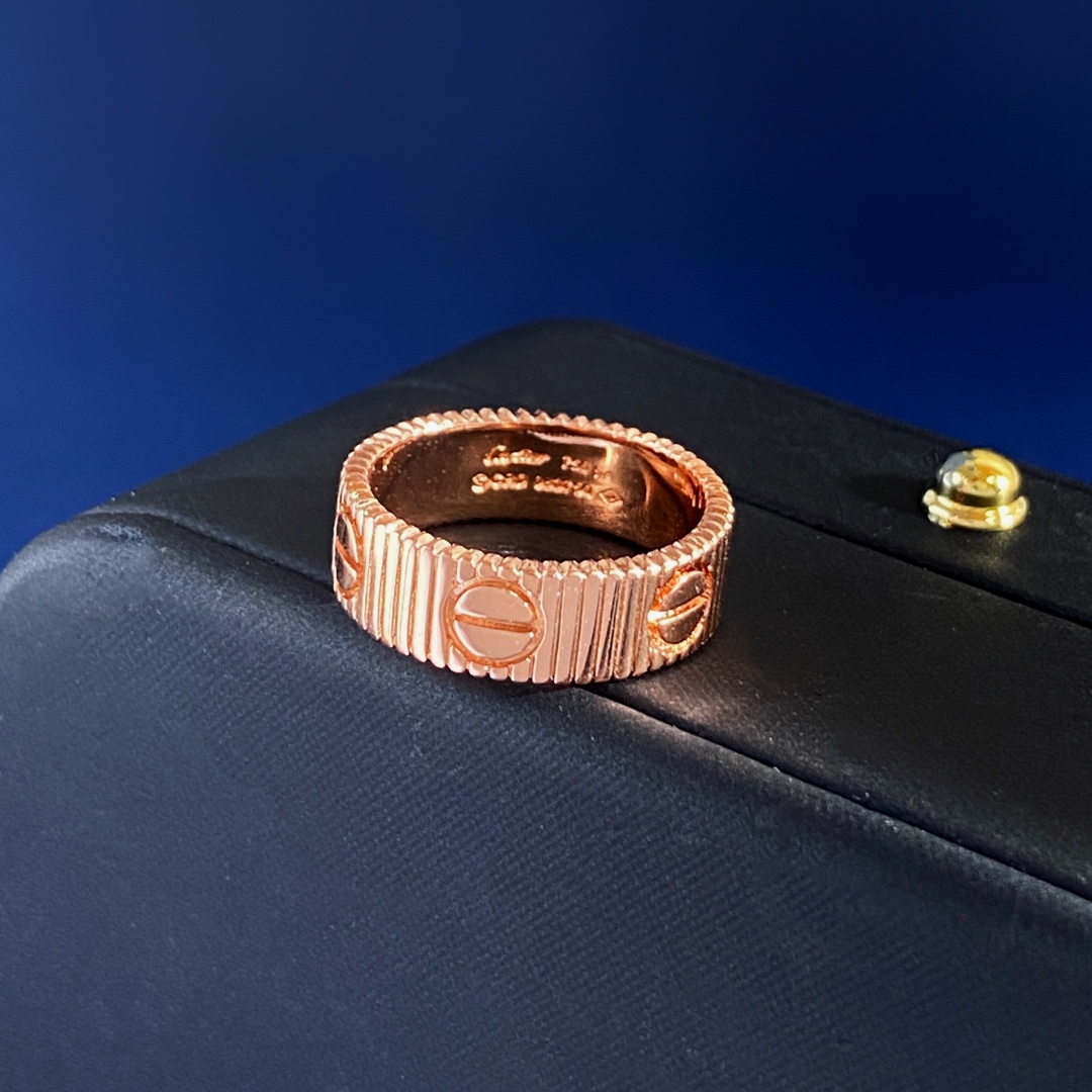Cartier 卡地亚Cartier LOVE螺丝钉印金属光面戒指 黄铜材料 金银玫3个色 6789码 重约4