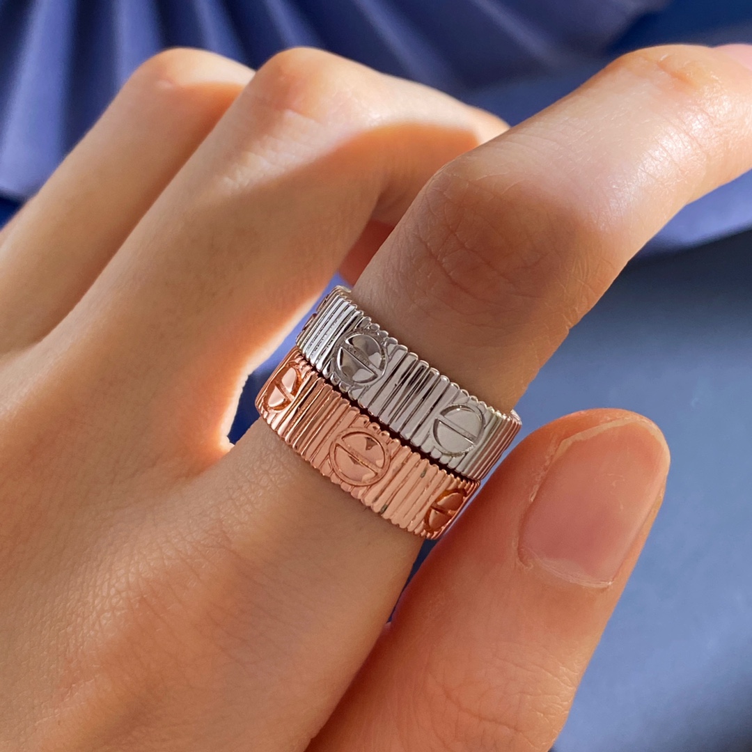 Cartier 卡地亚Cartier LOVE螺丝钉印金属光面戒指 黄铜材料 金银玫3个色 6789码 重约4