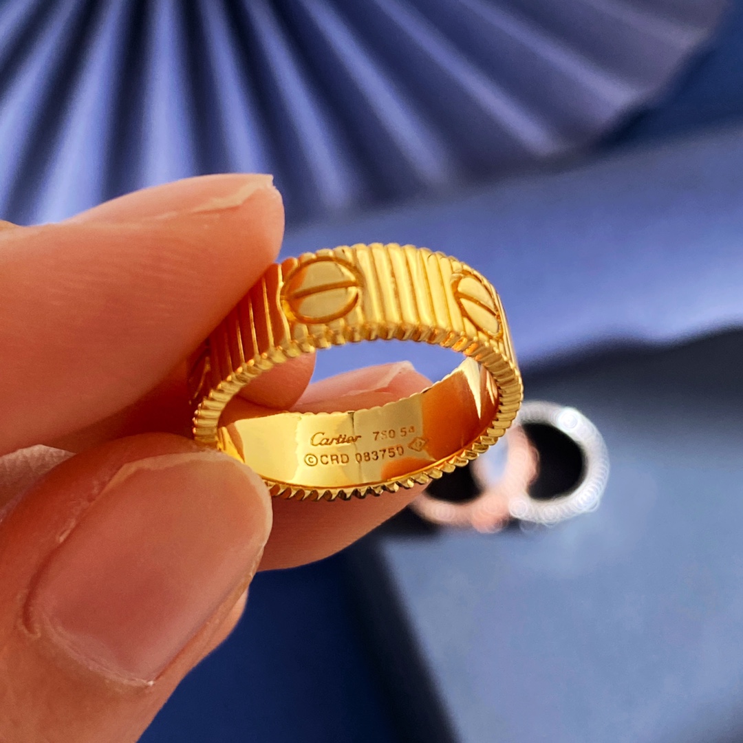 Cartier 卡地亚Cartier LOVE螺丝钉印金属光面戒指 黄铜材料 金银玫3个色 6789码 重约4
