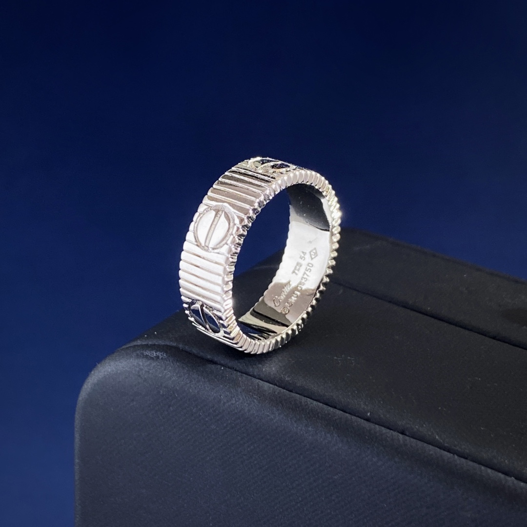 Cartier 卡地亚Cartier LOVE螺丝钉印金属光面戒指 黄铜材料 金银玫3个色 6789码 重约4