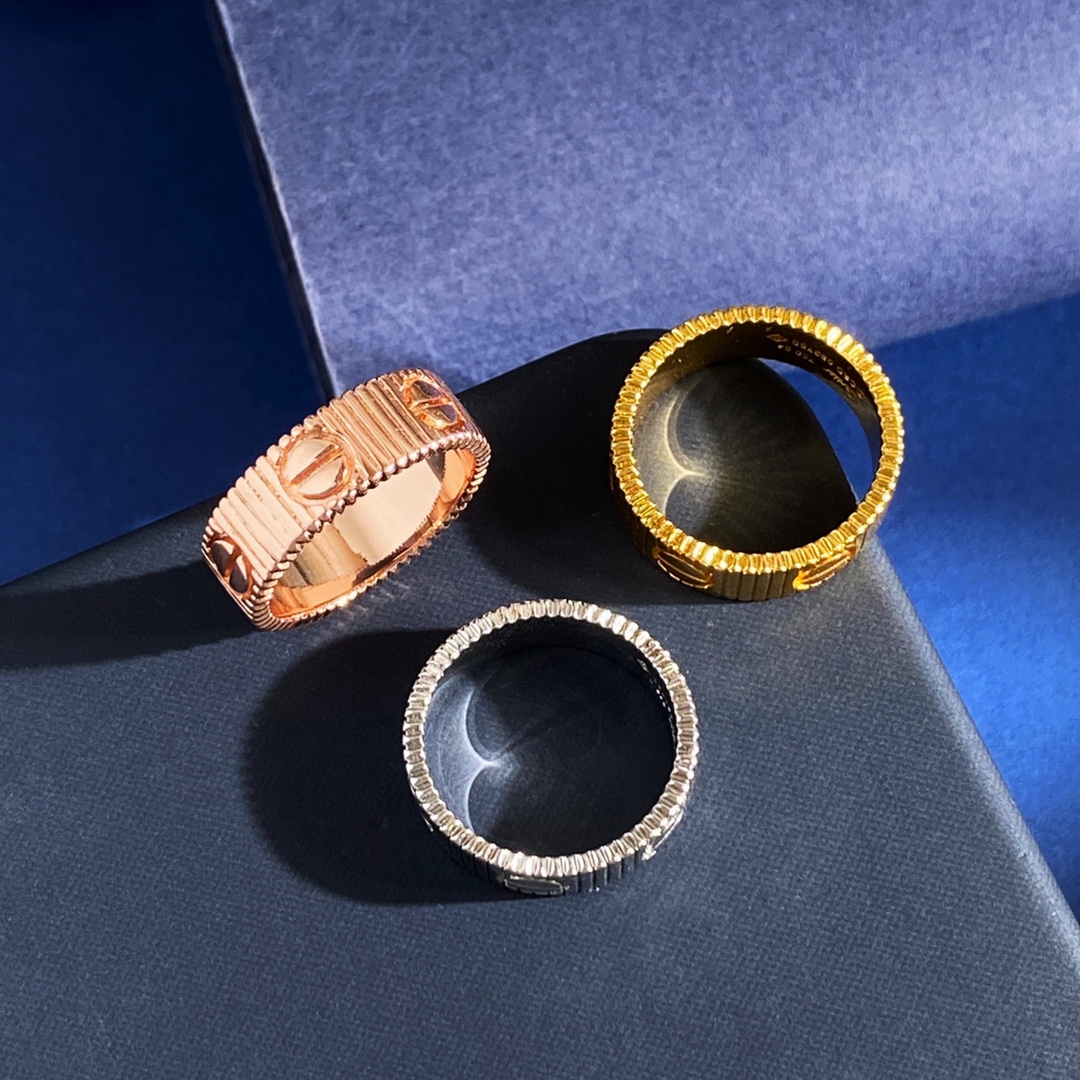Cartier 卡地亚Cartier LOVE螺丝钉印金属光面戒指 黄铜材料 金银玫3个色 6789码 重约4