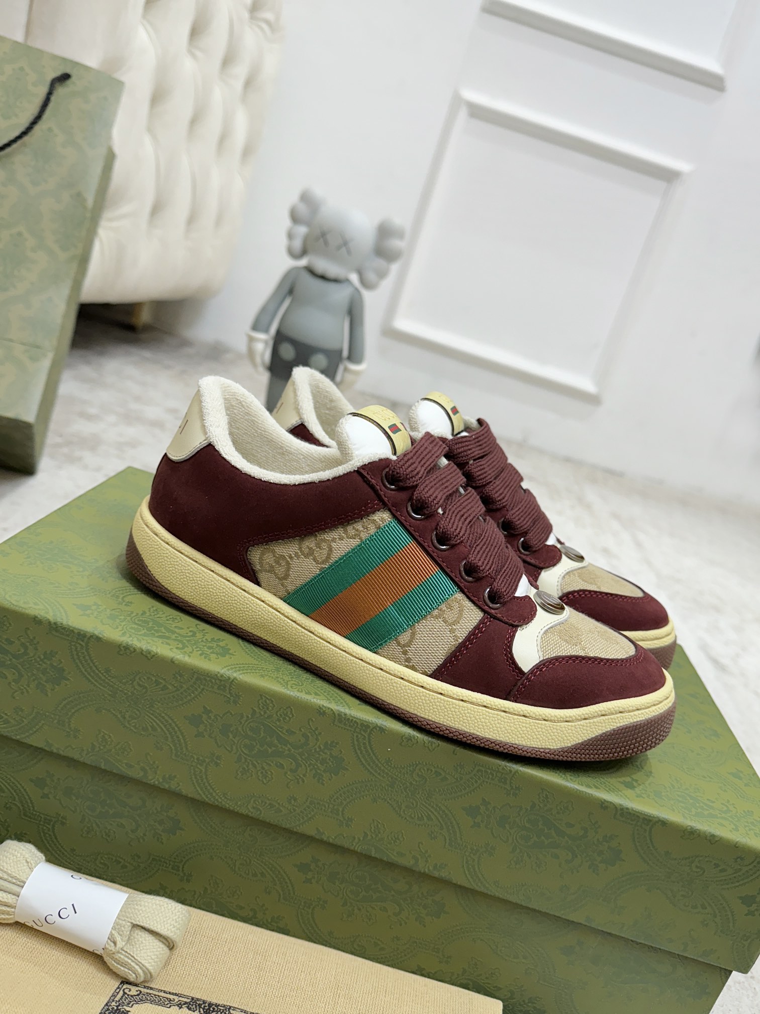 NO:679019,Gucci - newly upgraded Gucci small dirty shoes for couples 25 early spring new style...GG series old casual small dirty shoes catwalk style original development and purchase level version...metal double G crystal cylindrical mark...Gucci original pattern ribbon...exclusive color rubbed cowhide fabric, original terry cloth is delicate, soft and more comfortable and breathable, privately stamped two-color original TPU outsole (lower layer is wider, upper layer is narrow) Ready in stock, matching packaging...35-40/39-44 regular size  Women's models, casual shoes/sports shoes, gucci, sneakers, cowhide19860909Gucci———全新升级Gucci小脏鞋情侣款 25早春新款……GG系列做旧休闲小脏鞋走秀款 原版开发代购级别版本……金属双G水晶圆柱形标……Gucci原版纹织带…… 专属擦色牛皮面料,原版毛巾布里细腻柔软更舒适透气,私模钢印双色原版TPU大底(下层宽,上层窄) 现货,配套包装……35—40/39—44正码 女款,休闲鞋/运动鞋,gucci,sneakers,cowhide,Women's Shoes