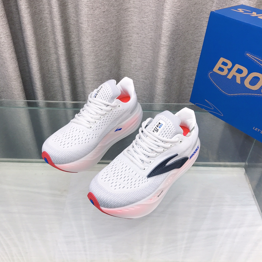 NO:669243,Brooks Glycerin Max super glycerin thick-soled marathon cushioning running shoes. The shoe features a thick midsole and polymer nitrogen injection technology to provide the ultimate cushioning performance. The upper is soft and thick and has good wrapping and heat dissipation properties. The outsole has a simple design and deep texture. It is suitable for urban roads. The heel height is 6cm, and the size is 36-47, casual shoes/sports shoes, sneakers.19860909Brooks 布鲁克斯Glycerin Max 超级甘油 厚底马拉松缓震跑鞋 该鞋以厚实的中底和高分子注氮技术为特点 提供极致的缓震性能 鞋面柔软厚实 具有良好的包裹性能和散热性能 大底设计简单 纹路深 适合城市路面 跟高6cm 码数36-47,休闲鞋/运动鞋,sneakers,Women's Shoes