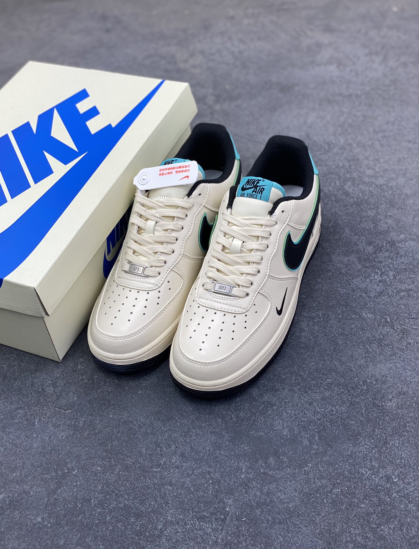 图片[8]-NIke Air Force 1 ‘07 LOW 杏白墨青 空军一号低帮 运动鞋 休闲鞋 折边针车 工艺难度大 原楦头原纸板 高端定制鞋盒 原厂鞋底 超高清洁度 头层皮 细节完美 货号：NH0601-583 尺码：36 36.5 37.5 38 38.5 39 40 40.5 41 42 42.5 43 44 44.5 45-选品中心