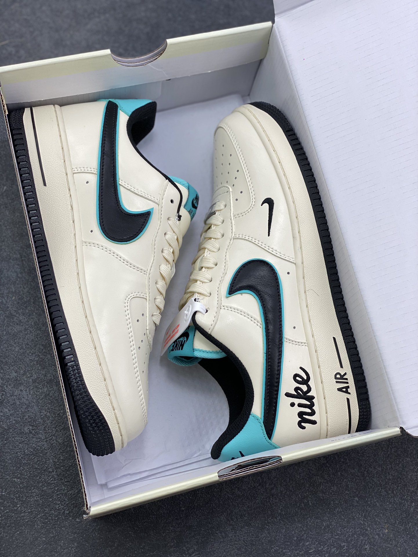 图片[9]-NIke Air Force 1 ‘07 LOW 杏白墨青 空军一号低帮 运动鞋 休闲鞋 折边针车 工艺难度大 原楦头原纸板 高端定制鞋盒 原厂鞋底 超高清洁度 头层皮 细节完美 货号：NH0601-583 尺码：36 36.5 37.5 38 38.5 39 40 40.5 41 42 42.5 43 44 44.5 45-选品中心