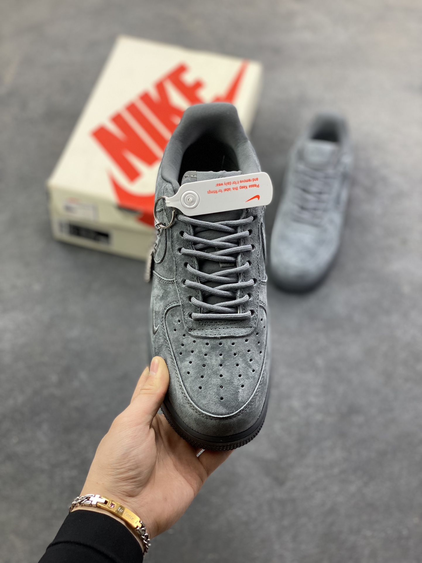 图片[2]-Nike Air Force 1 ‘07 Low “Supreme联名——全猪八”空军一号 高端定制 低帮 运动鞋 休闲鞋 折边针车 工艺难度大 原楦头原纸板 原装鞋盒 定制五金配件 内置全掌气垫 原厂鞋底 货号：DF0188-115 尺码：36 36.5 37.5 38 38.5 39 40 40.5 41 42 42.5 43 44 44.5 45-选品中心