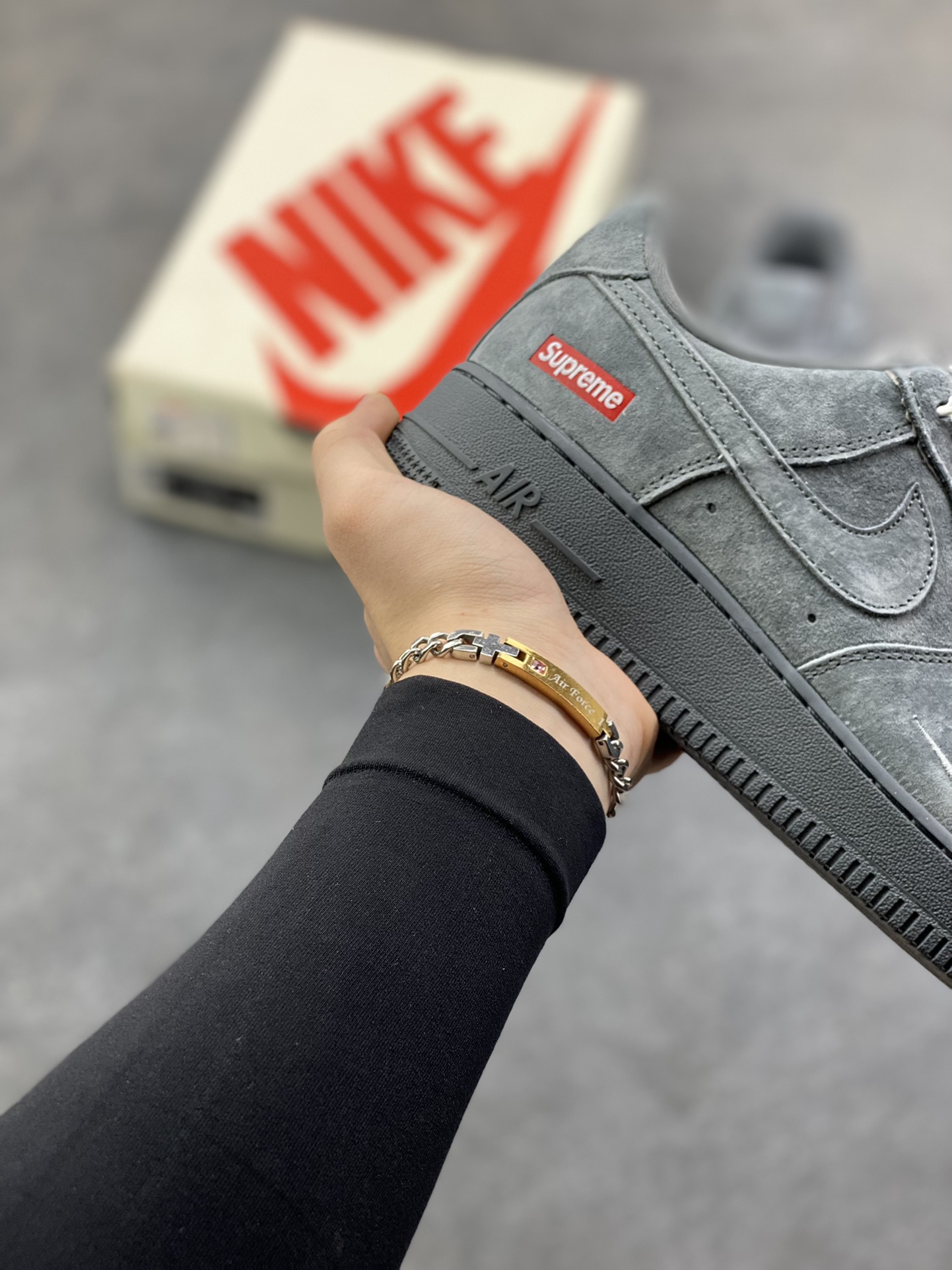 图片[6]-Nike Air Force 1 ‘07 Low “Supreme联名——全猪八”空军一号 高端定制 低帮 运动鞋 休闲鞋 折边针车 工艺难度大 原楦头原纸板 原装鞋盒 定制五金配件 内置全掌气垫 原厂鞋底 货号：DF0188-115 尺码：36 36.5 37.5 38 38.5 39 40 40.5 41 42 42.5 43 44 44.5 45-选品中心