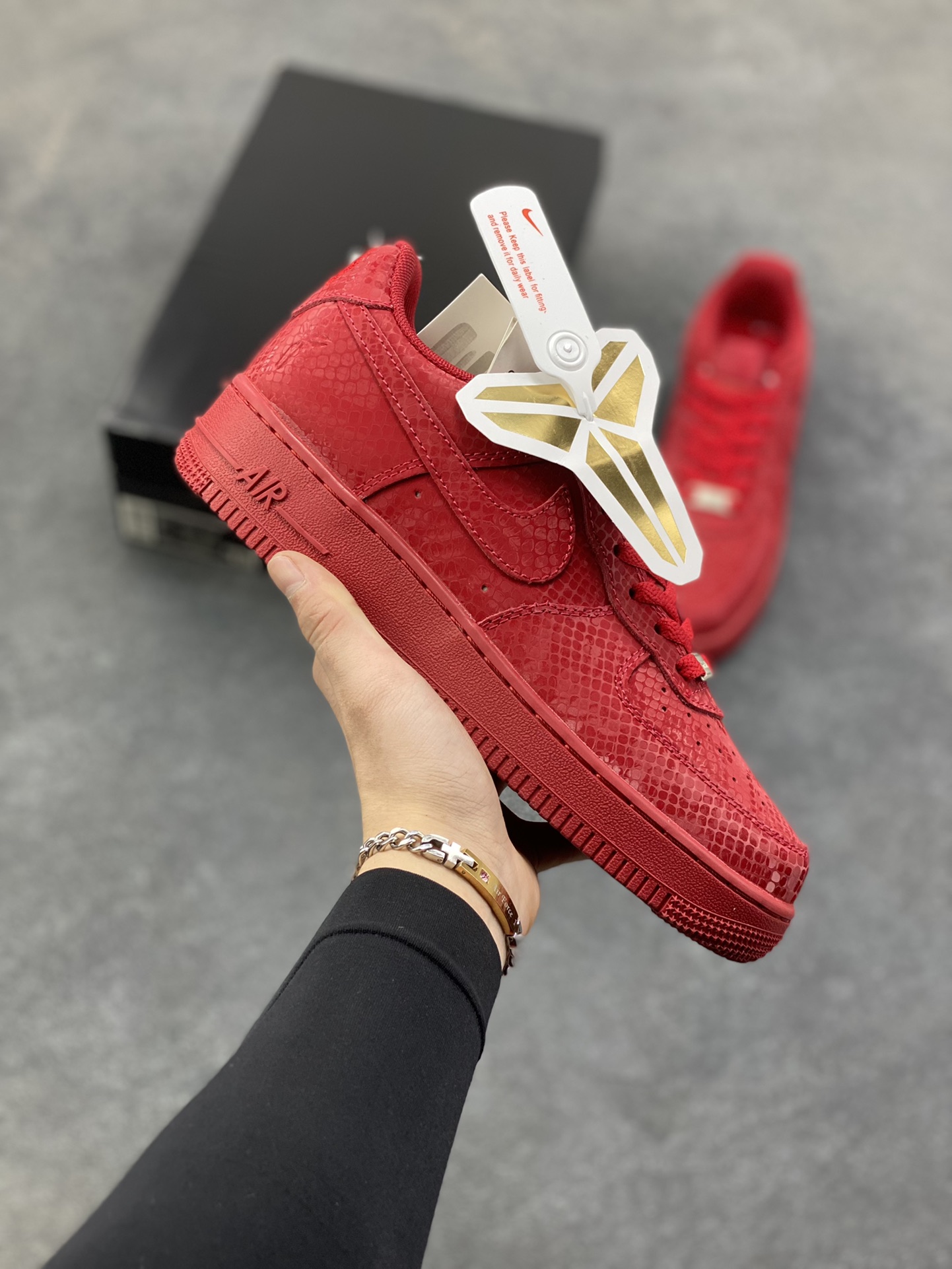 Nike Air Force 1 Low “Kobe Bryant”全红蛇纹科比限定 空军一号低帮休闲板鞋 原楦头原纸板 打造纯正空军版型#专注外贸渠道 全掌内置蜂窝气垫 #原盒配件 原厂中底钢印、拉帮完美 货号：IB0018-004 尺码：36 36.5 37.5 38 38.5 39 40 40.5 41 42 42.5 43 44 44.5 45-选品中心