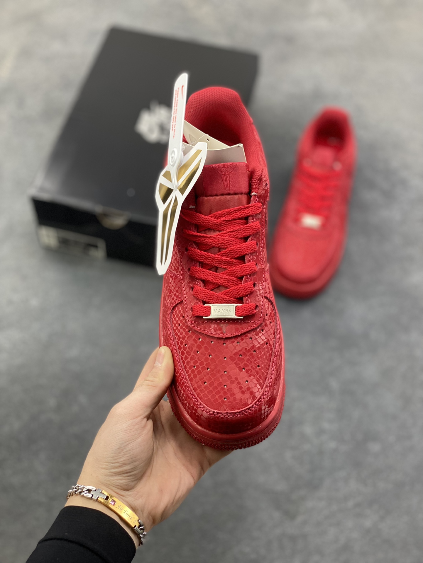 图片[2]-Nike Air Force 1 Low “Kobe Bryant”全红蛇纹科比限定 空军一号低帮休闲板鞋 原楦头原纸板 打造纯正空军版型#专注外贸渠道 全掌内置蜂窝气垫 #原盒配件 原厂中底钢印、拉帮完美 货号：IB0018-004 尺码：36 36.5 37.5 38 38.5 39 40 40.5 41 42 42.5 43 44 44.5 45-选品中心
