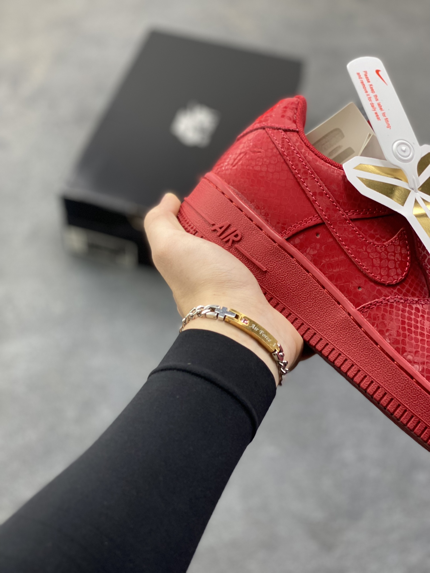 图片[6]-Nike Air Force 1 Low “Kobe Bryant”全红蛇纹科比限定 空军一号低帮休闲板鞋 原楦头原纸板 打造纯正空军版型#专注外贸渠道 全掌内置蜂窝气垫 #原盒配件 原厂中底钢印、拉帮完美 货号：IB0018-004 尺码：36 36.5 37.5 38 38.5 39 40 40.5 41 42 42.5 43 44 44.5 45-选品中心