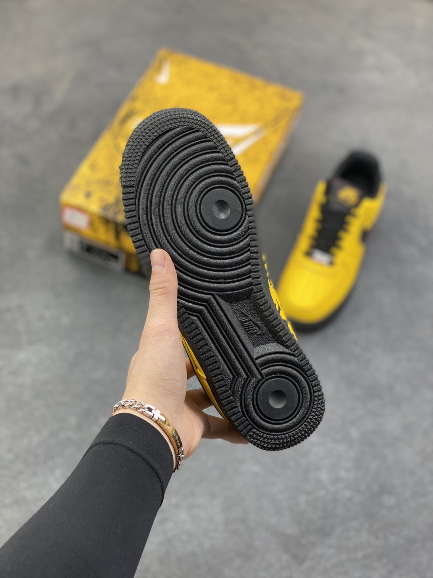 图片[5]-Nike Air Force 1 Low 科比黄黑曼巴 空军一号低帮运动休闲板鞋 原楦头原纸板 打造纯正空军版型 专注外贸渠道 全掌内置蜂窝气垫 原盒配件 原厂中底钢印、拉帮完美 货号：IQ2713-700 尺码：36 36.5 37.5 38 38.5 39 40 40.5 41 42 42.5 43 44 44.5 45\”},\”targetAlbum\”：{\”id\”：\”_dSFDjXHMv0mKQtBbtIAOElfYwAx1svKApmA-选品中心