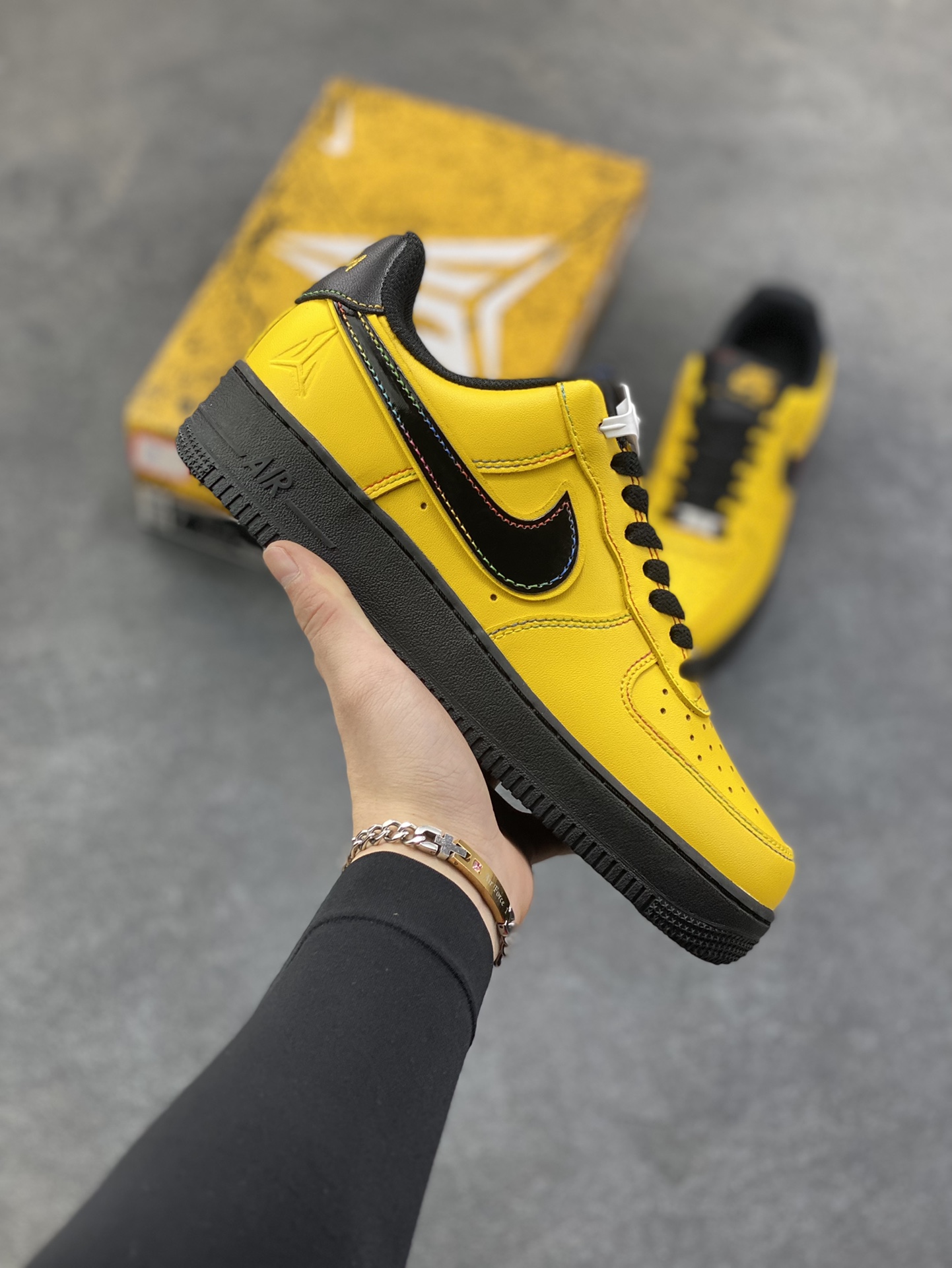 Nike Air Force 1 Low 科比黄黑曼巴 空军一号低帮运动休闲板鞋 原楦头原纸板 打造纯正空军版型 专注外贸渠道 全掌内置蜂窝气垫 原盒配件 原厂中底钢印、拉帮完美 货号：IQ2713-700 尺码：36 36.5 37.5 38 38.5 39 40 40.5 41 42 42.5 43 44 44.5 45\