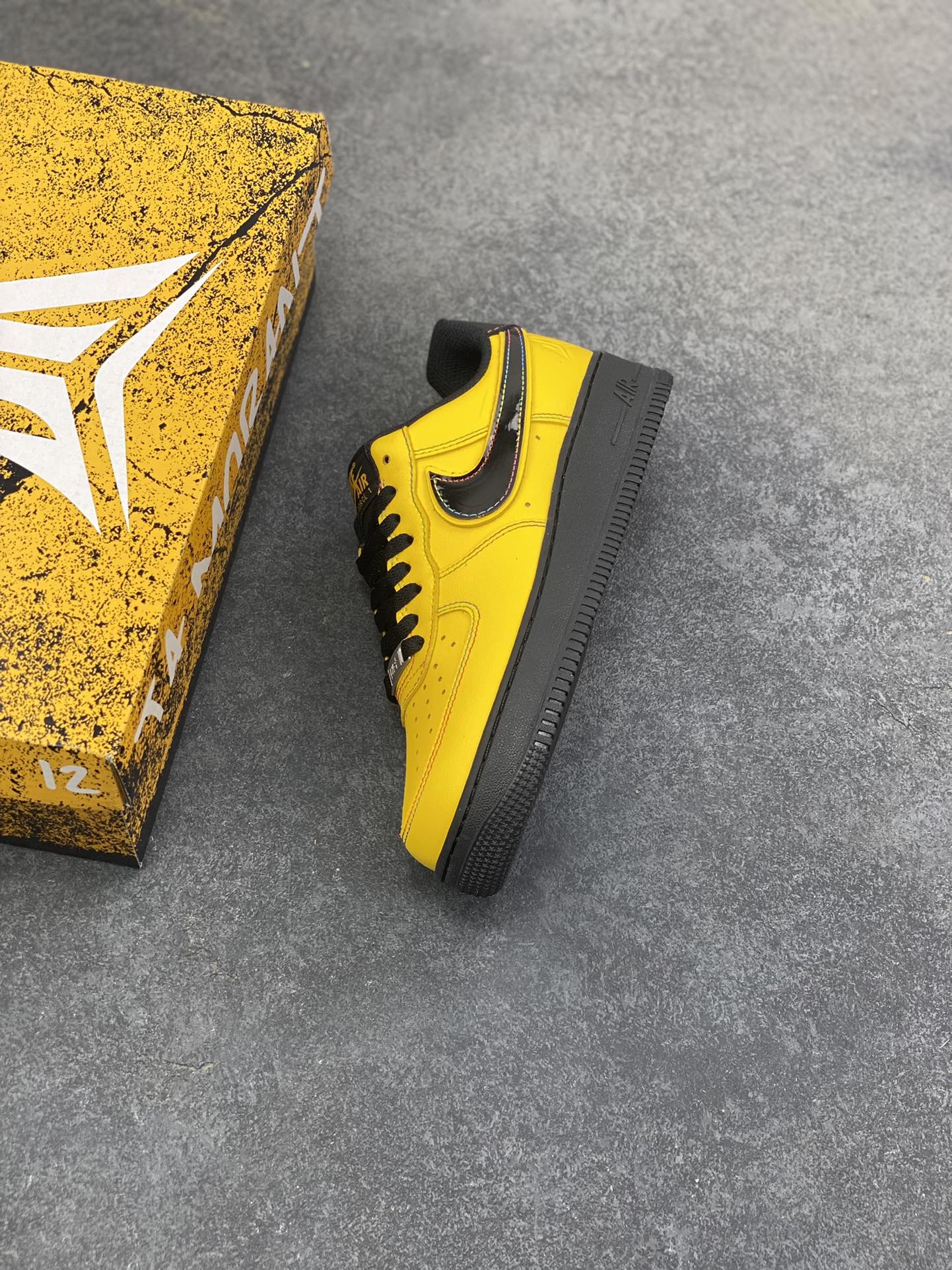 图片[7]-Nike Air Force 1 Low 科比黄黑曼巴 空军一号低帮运动休闲板鞋 原楦头原纸板 打造纯正空军版型 专注外贸渠道 全掌内置蜂窝气垫 原盒配件 原厂中底钢印、拉帮完美 货号：IQ2713-700 尺码：36 36.5 37.5 38 38.5 39 40 40.5 41 42 42.5 43 44 44.5 45\”},\”targetAlbum\”：{\”id\”：\”_dSFDjXHMv0mKQtBbtIAOElfYwAx1svKApmA-选品中心