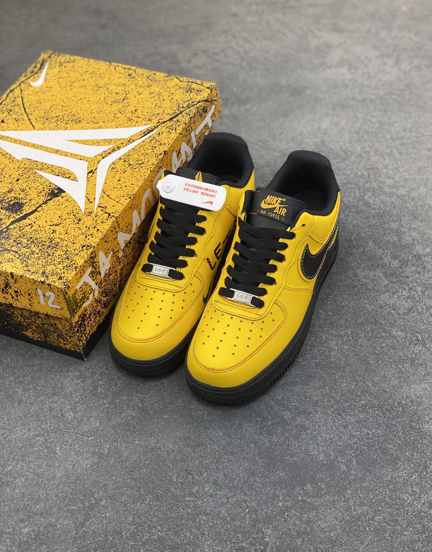 图片[8]-Nike Air Force 1 Low 科比黄黑曼巴 空军一号低帮运动休闲板鞋 原楦头原纸板 打造纯正空军版型 专注外贸渠道 全掌内置蜂窝气垫 原盒配件 原厂中底钢印、拉帮完美 货号：IQ2713-700 尺码：36 36.5 37.5 38 38.5 39 40 40.5 41 42 42.5 43 44 44.5 45\”},\”targetAlbum\”：{\”id\”：\”_dSFDjXHMv0mKQtBbtIAOElfYwAx1svKApmA-选品中心