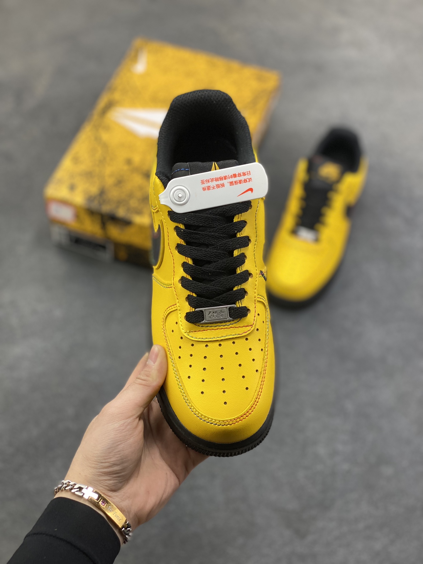 图片[2]-Nike Air Force 1 Low 科比黄黑曼巴 空军一号低帮运动休闲板鞋 原楦头原纸板 打造纯正空军版型 专注外贸渠道 全掌内置蜂窝气垫 原盒配件 原厂中底钢印、拉帮完美 货号：IQ2713-700 尺码：36 36.5 37.5 38 38.5 39 40 40.5 41 42 42.5 43 44 44.5 45\”},\”targetAlbum\”：{\”id\”：\”_dSFDjXHMv0mKQtBbtIAOElfYwAx1svKApmA-选品中心