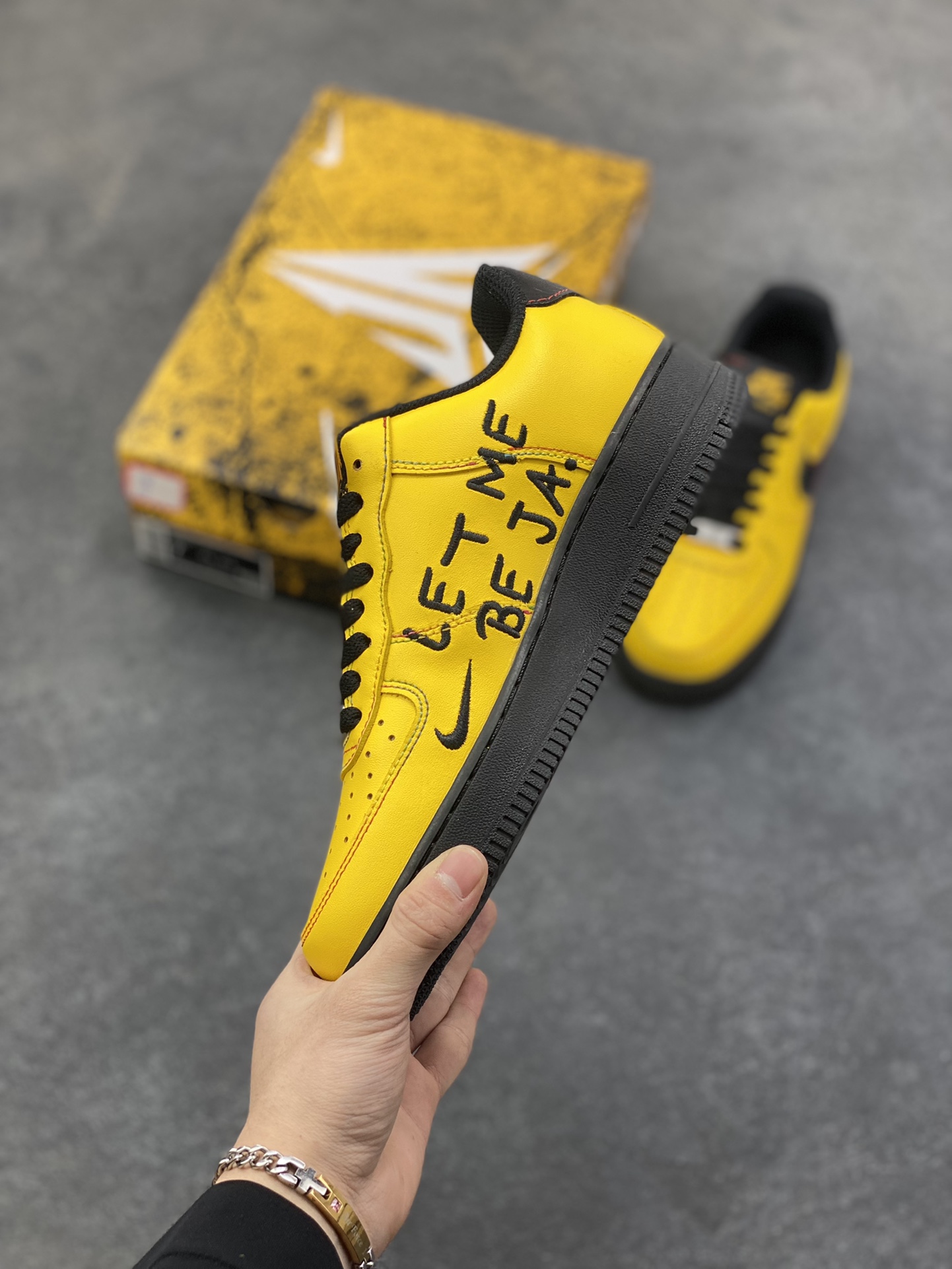 图片[3]-Nike Air Force 1 Low 科比黄黑曼巴 空军一号低帮运动休闲板鞋 原楦头原纸板 打造纯正空军版型 专注外贸渠道 全掌内置蜂窝气垫 原盒配件 原厂中底钢印、拉帮完美 货号：IQ2713-700 尺码：36 36.5 37.5 38 38.5 39 40 40.5 41 42 42.5 43 44 44.5 45\”},\”targetAlbum\”：{\”id\”：\”_dSFDjXHMv0mKQtBbtIAOElfYwAx1svKApmA-选品中心