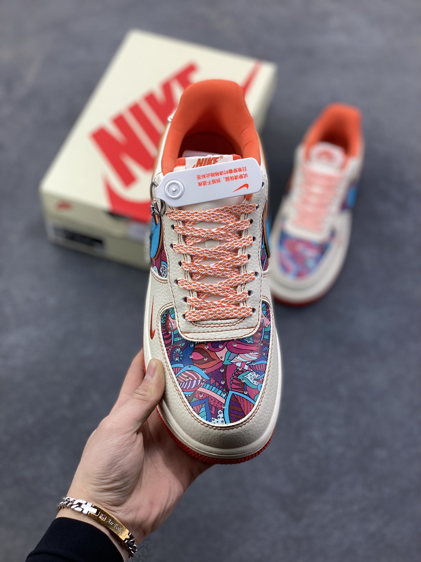 图片[2]-NIke Air Force 1 ‘07 Low “花橙鬼脸”空军一号 低帮 运动鞋 休闲鞋 折边针车 工艺难度大 原楦头原纸板 原装鞋盒 定制五金配件 内置全掌气垫 原厂鞋底 货号：XL1979-125 尺码：36 36.5 37.5 38 38.5 39 40 40.5 41 42 42.5 43 44 44.5 45-选品中心